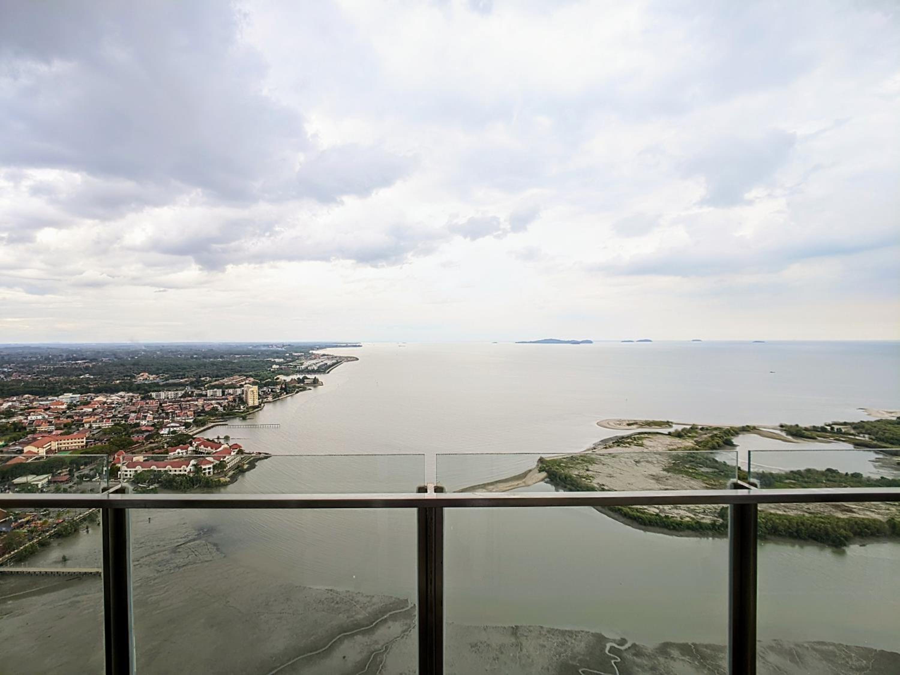 Silverscape Residence 2 Bedrooms Suite by MJ Holiday