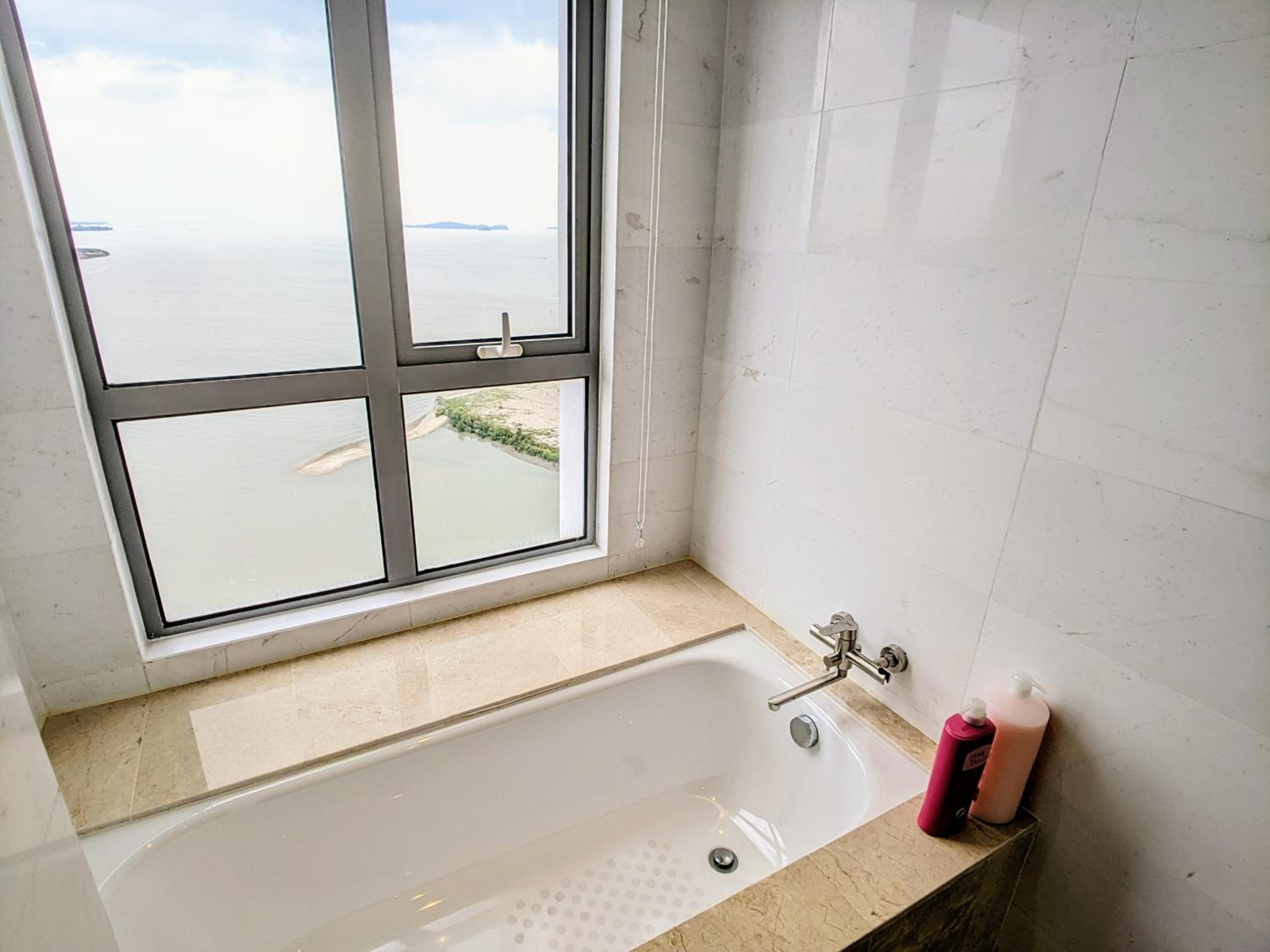 Silverscape Residence 2 Bedrooms Suite by MJ Holiday