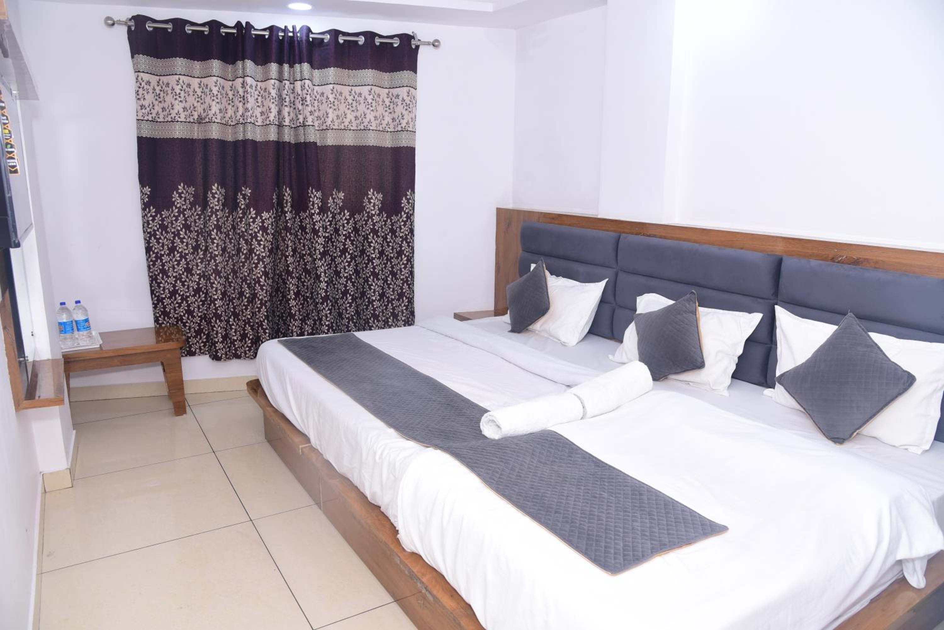 Hotel Elegance, Katra view 4