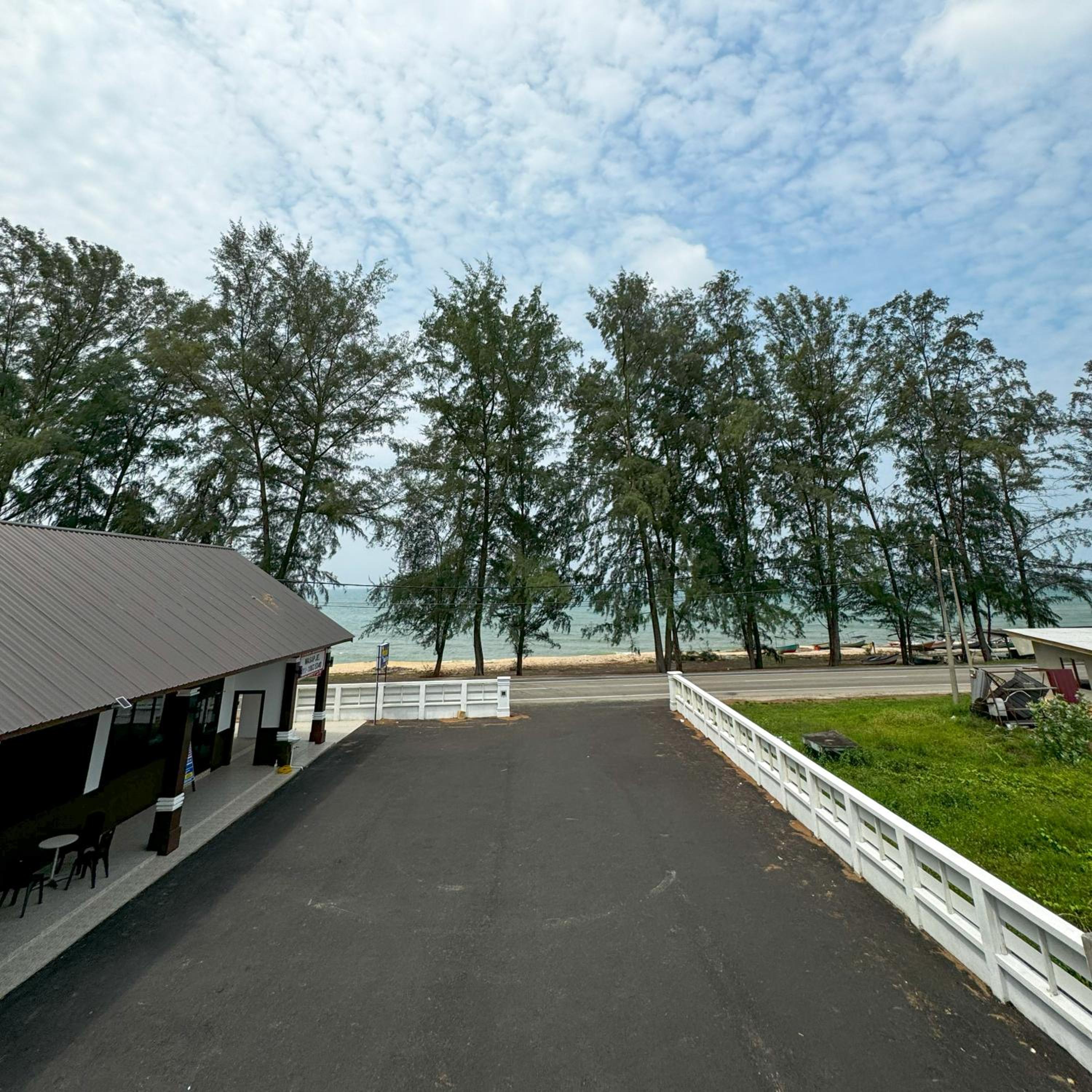Ombak Beach Inn Resort photo 3