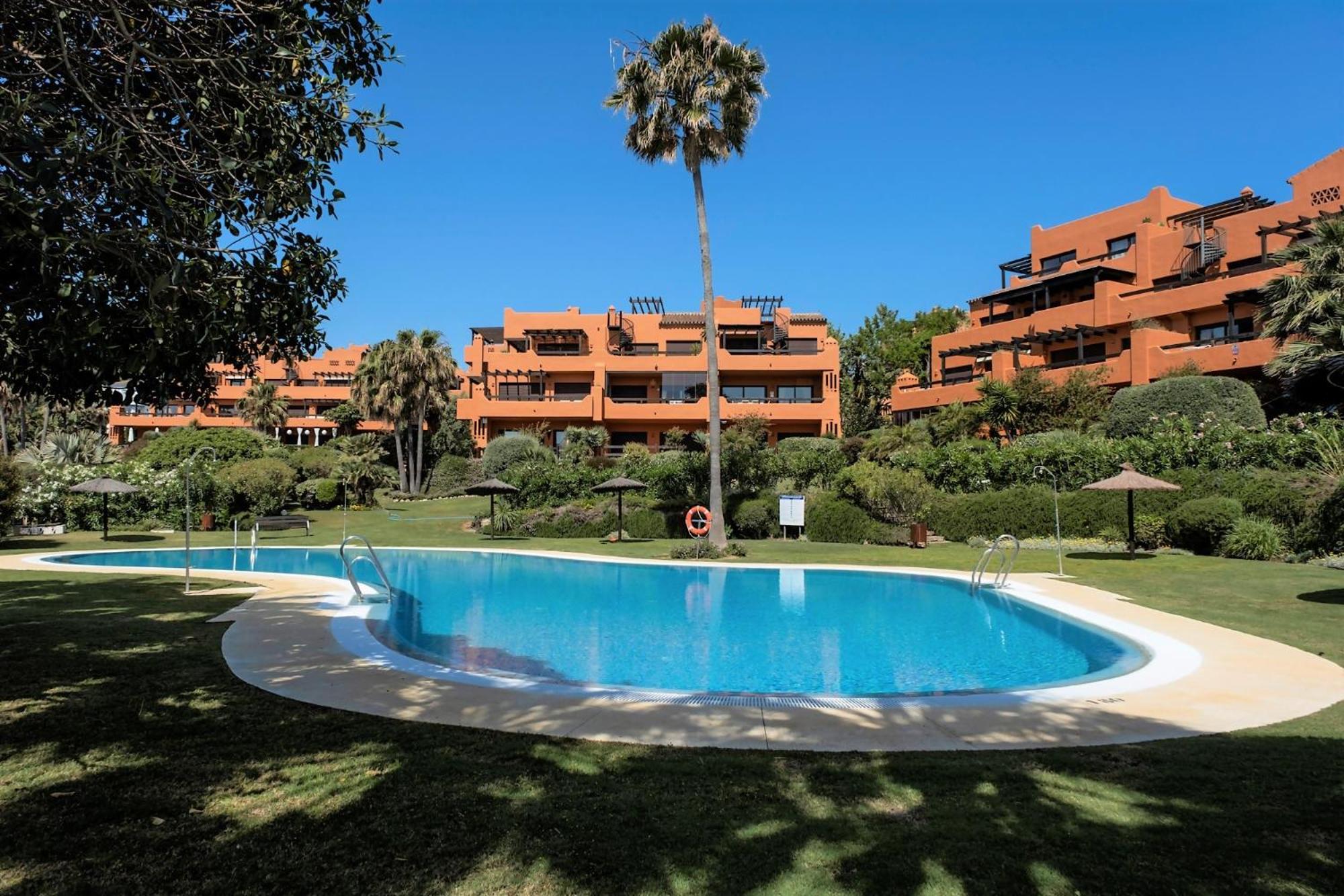 Bougainvillea Retreat, Espacioso Terraza & Parking photo 4