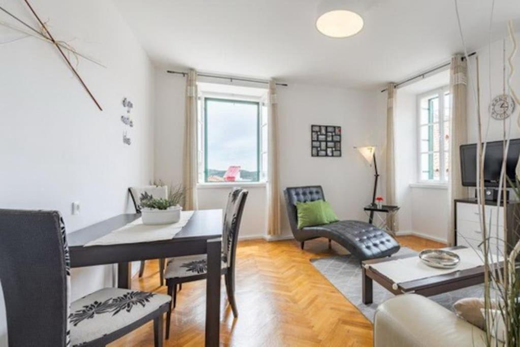 Apartman Square view