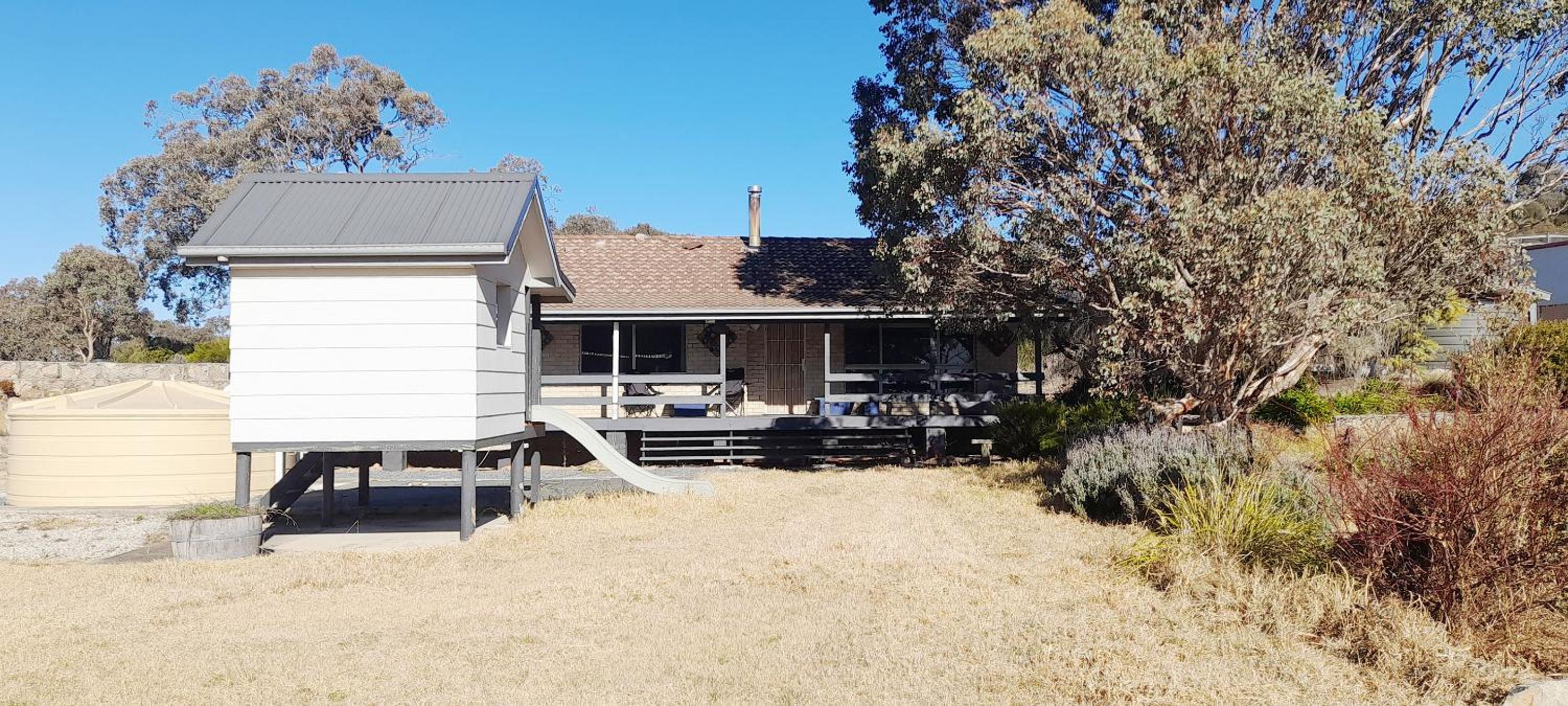 Country Cottage in Town