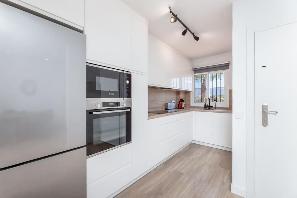Renovated townhouse walk to beach and golf RDR417