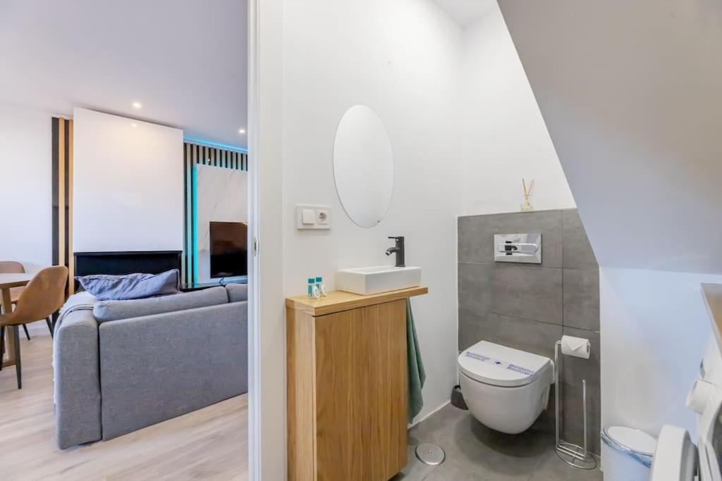 Renovated townhouse walk to beach and golf RDR417