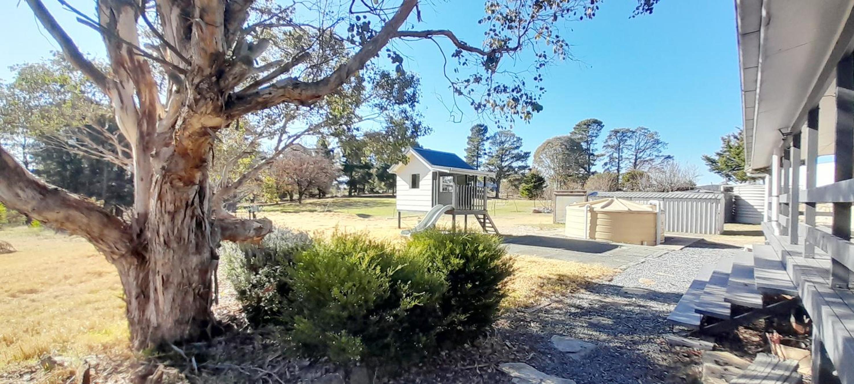 Country Cottage in Town