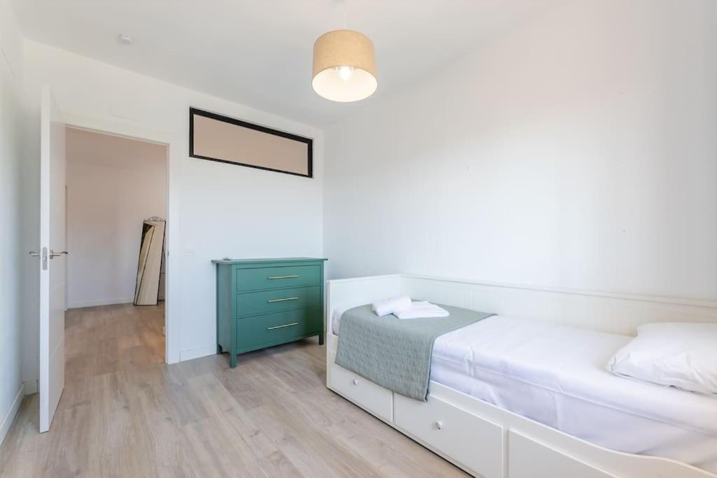 Renovated townhouse walk to beach and golf RDR417