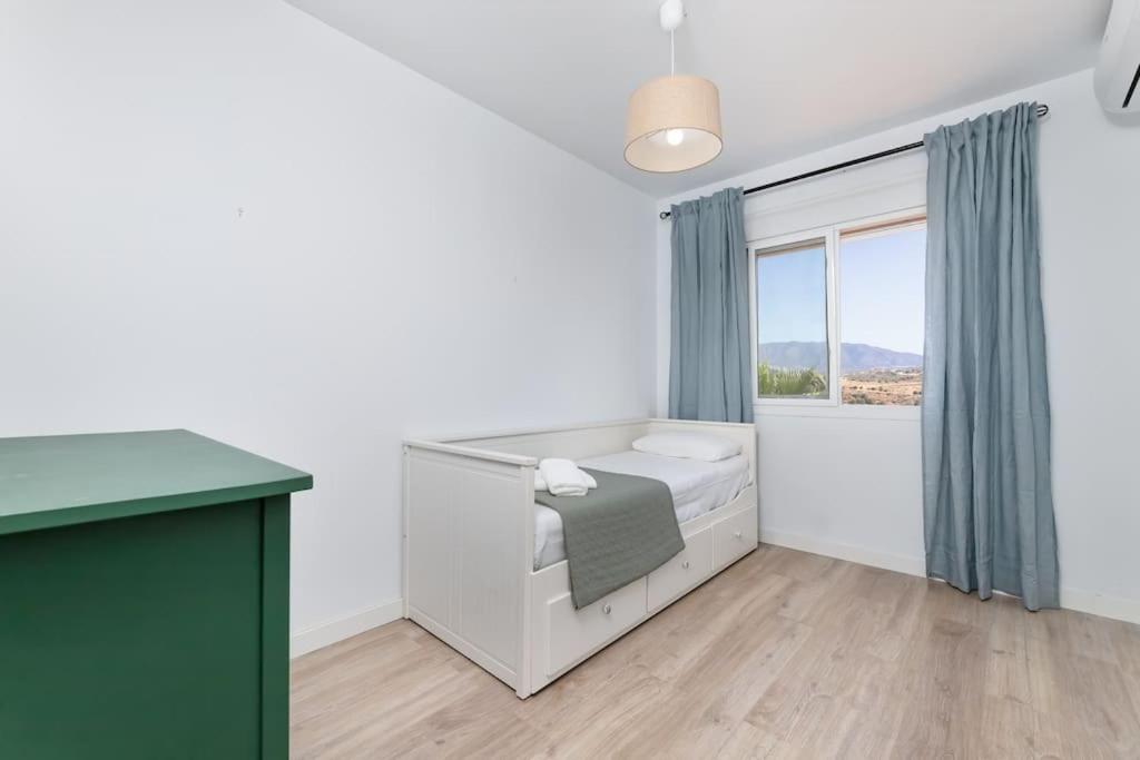 Renovated townhouse walk to beach and golf RDR417