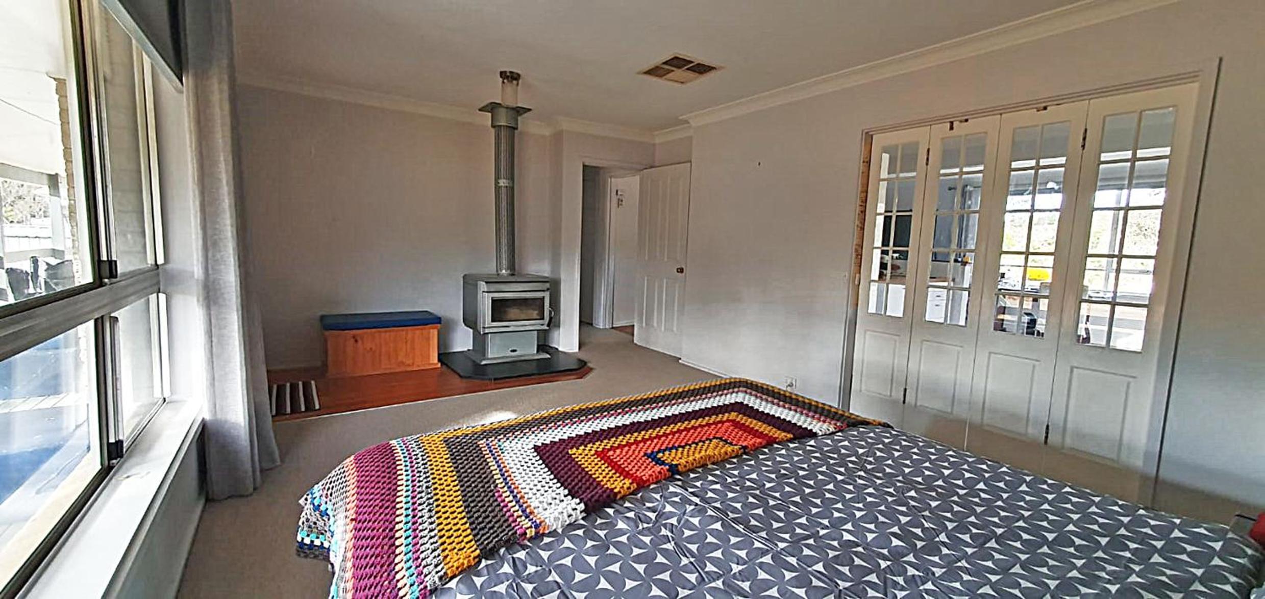 Country Cottage in Town