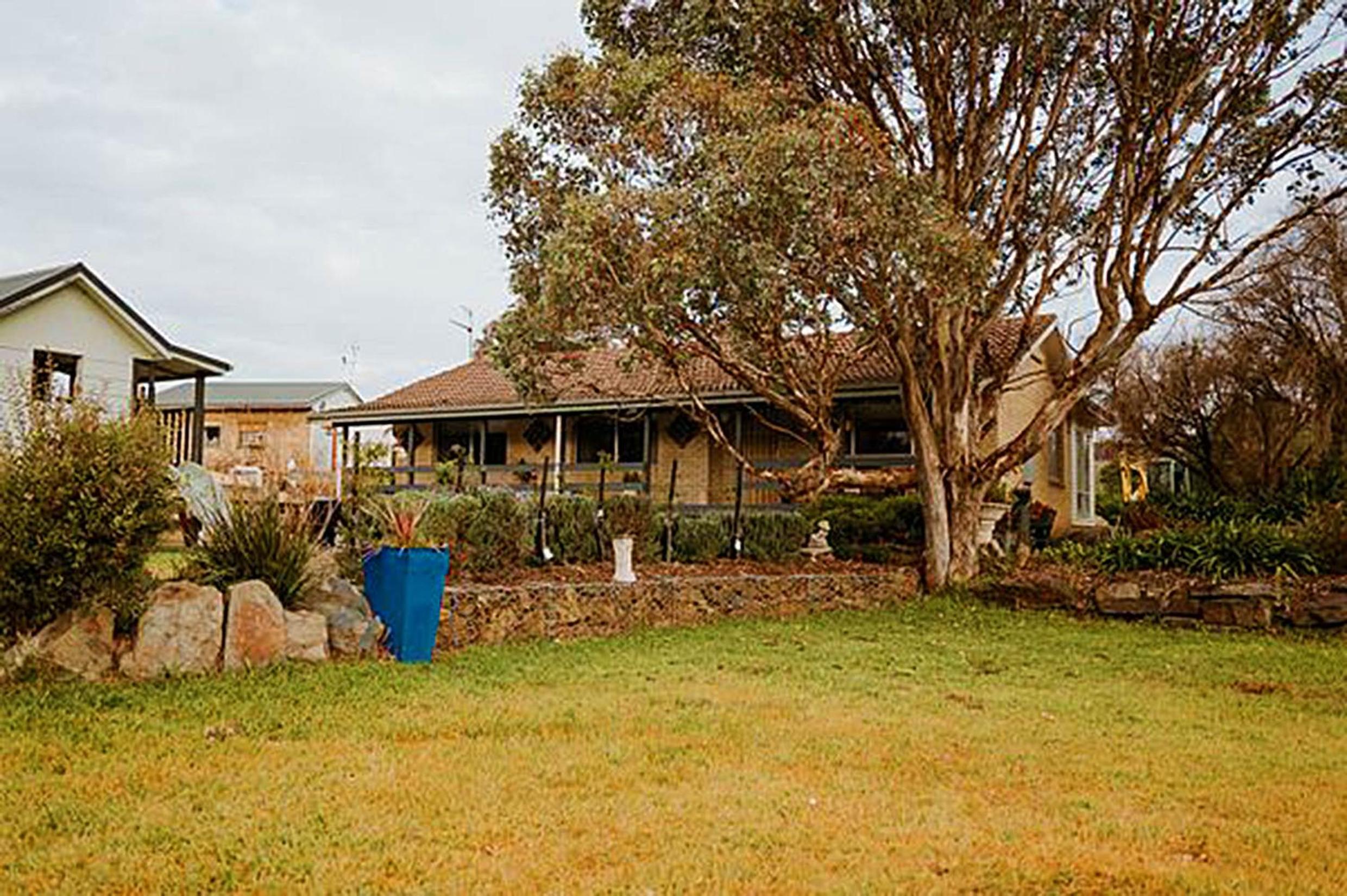 Country Cottage in Town