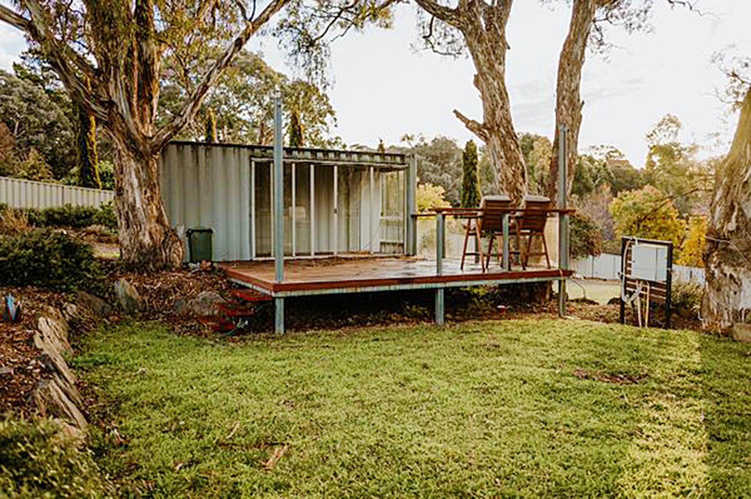 Country Cottage in Town