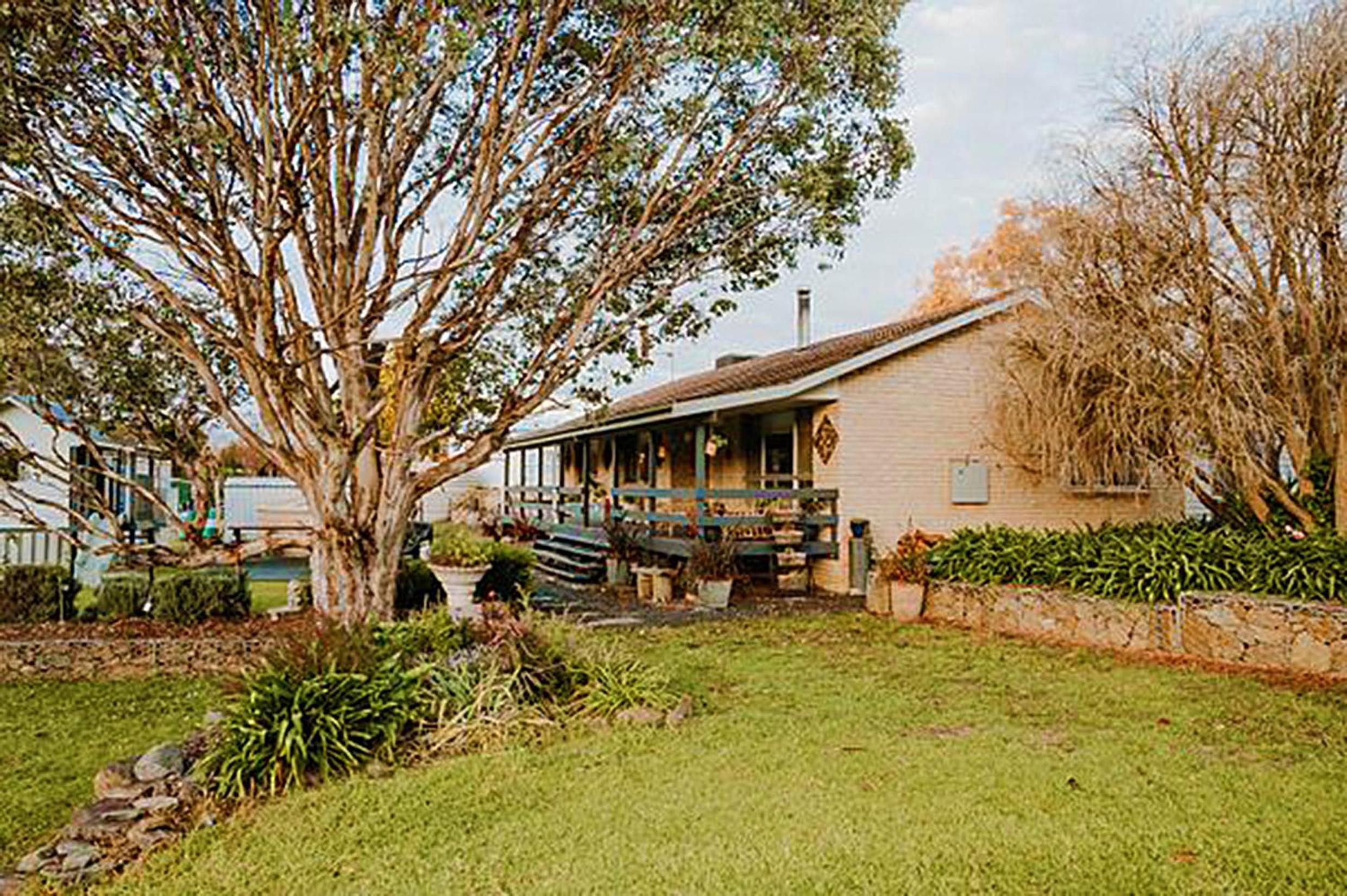 Country Cottage in Town