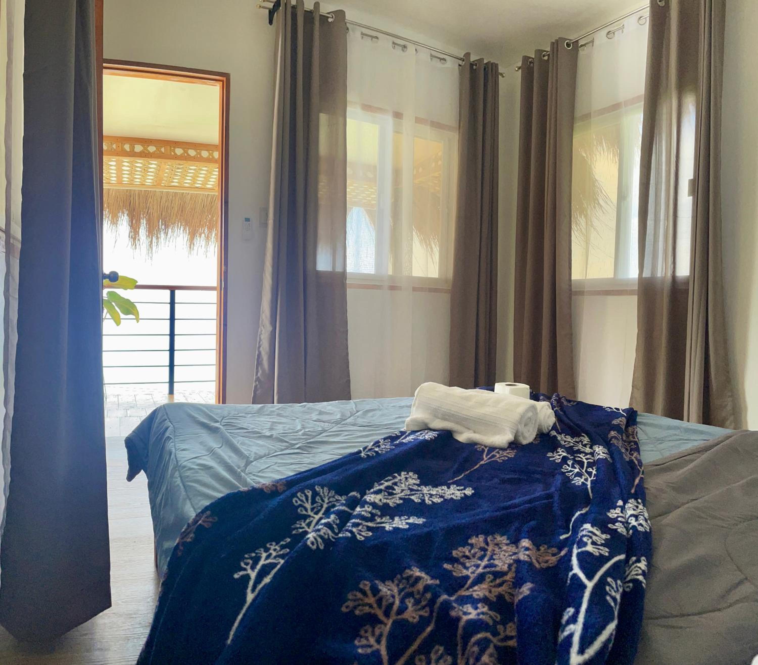 Sea View Room 10 mins to Oslob Whale Watching