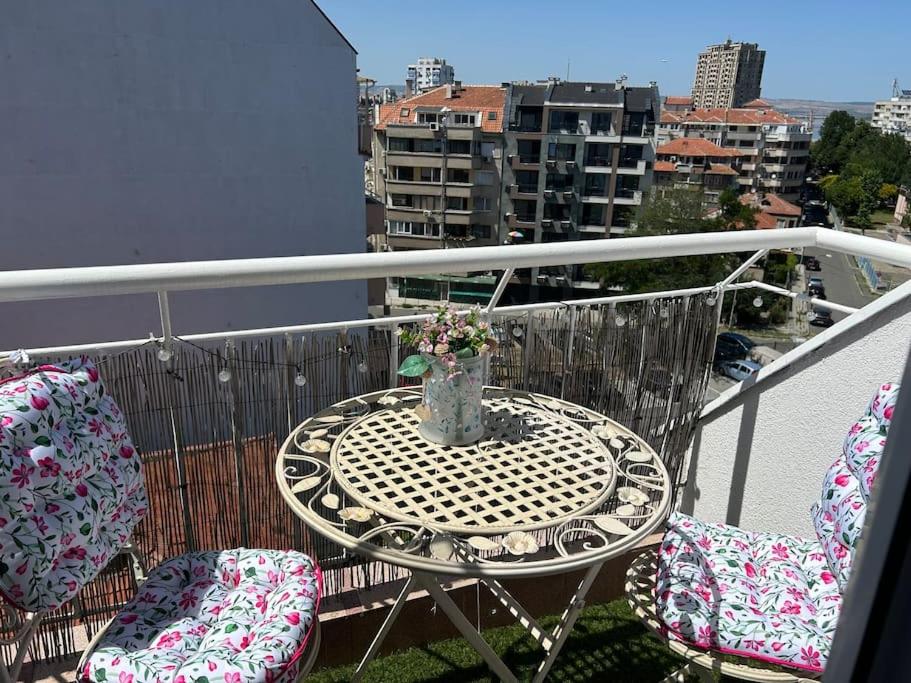 City Leisure in a Flower Sea Apartment, Burgas Lazur
