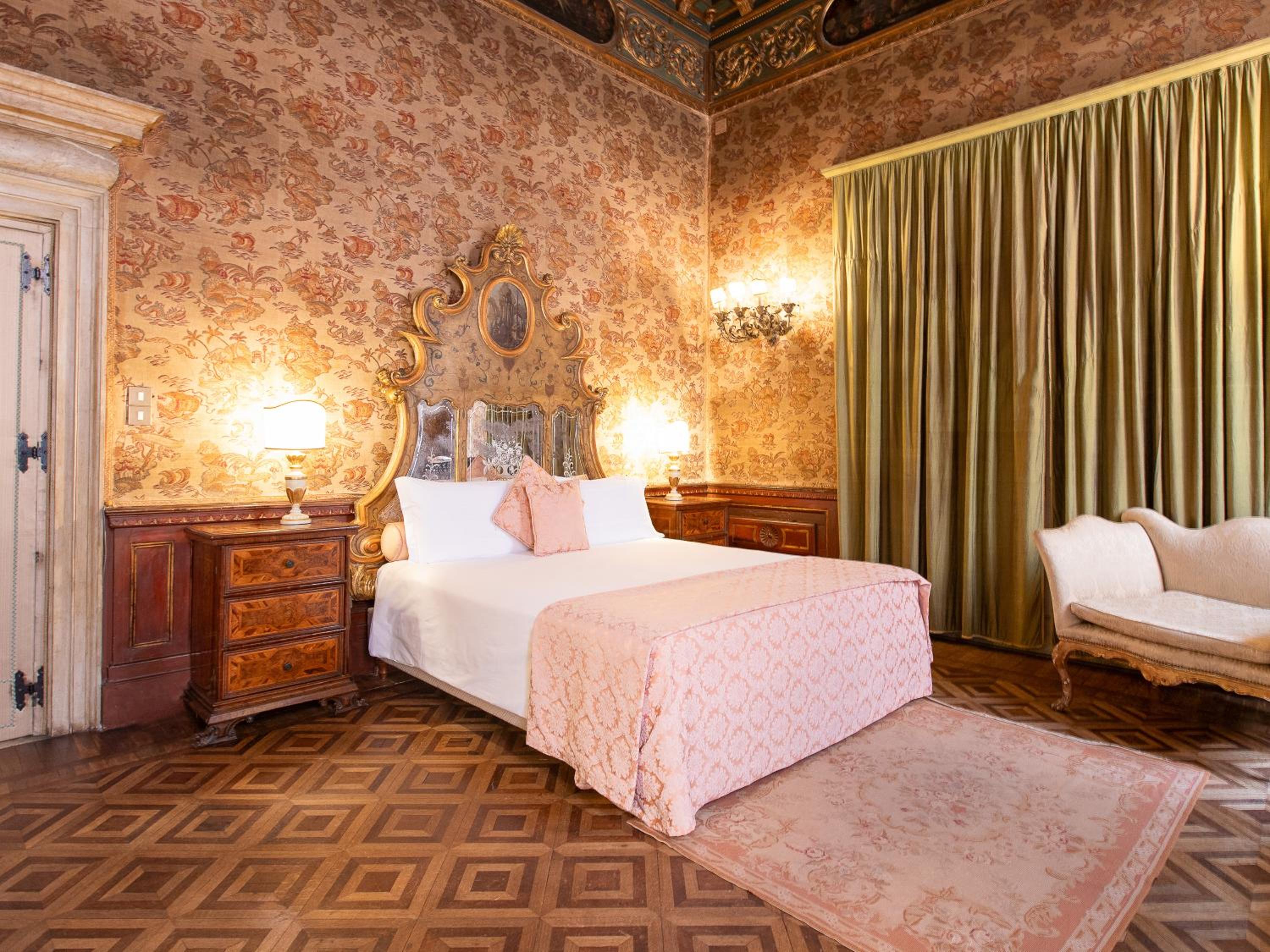Palazzetto Pisani Grand Canal