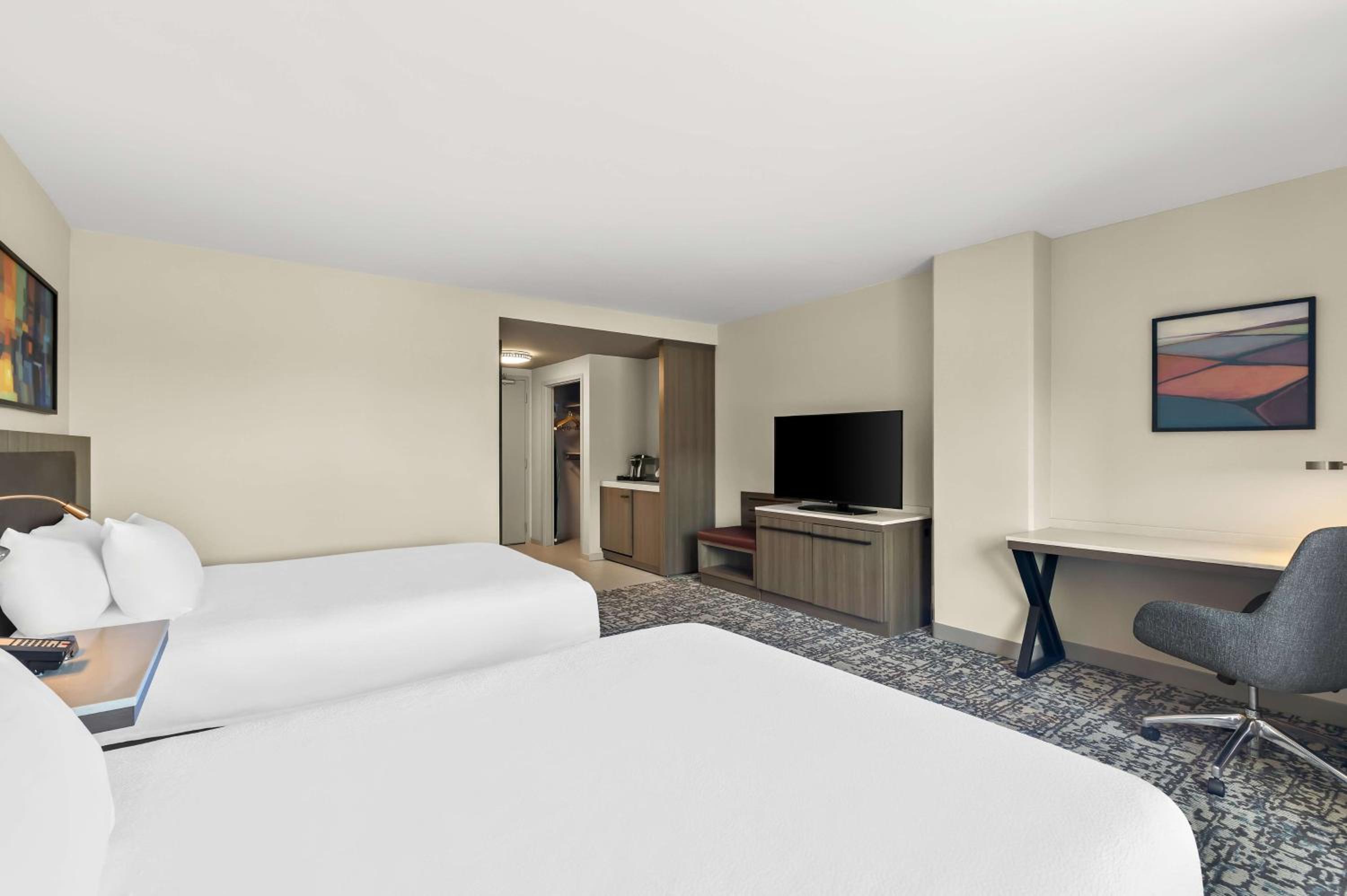 Hilton Garden Inn San Mateo - Property Image 4