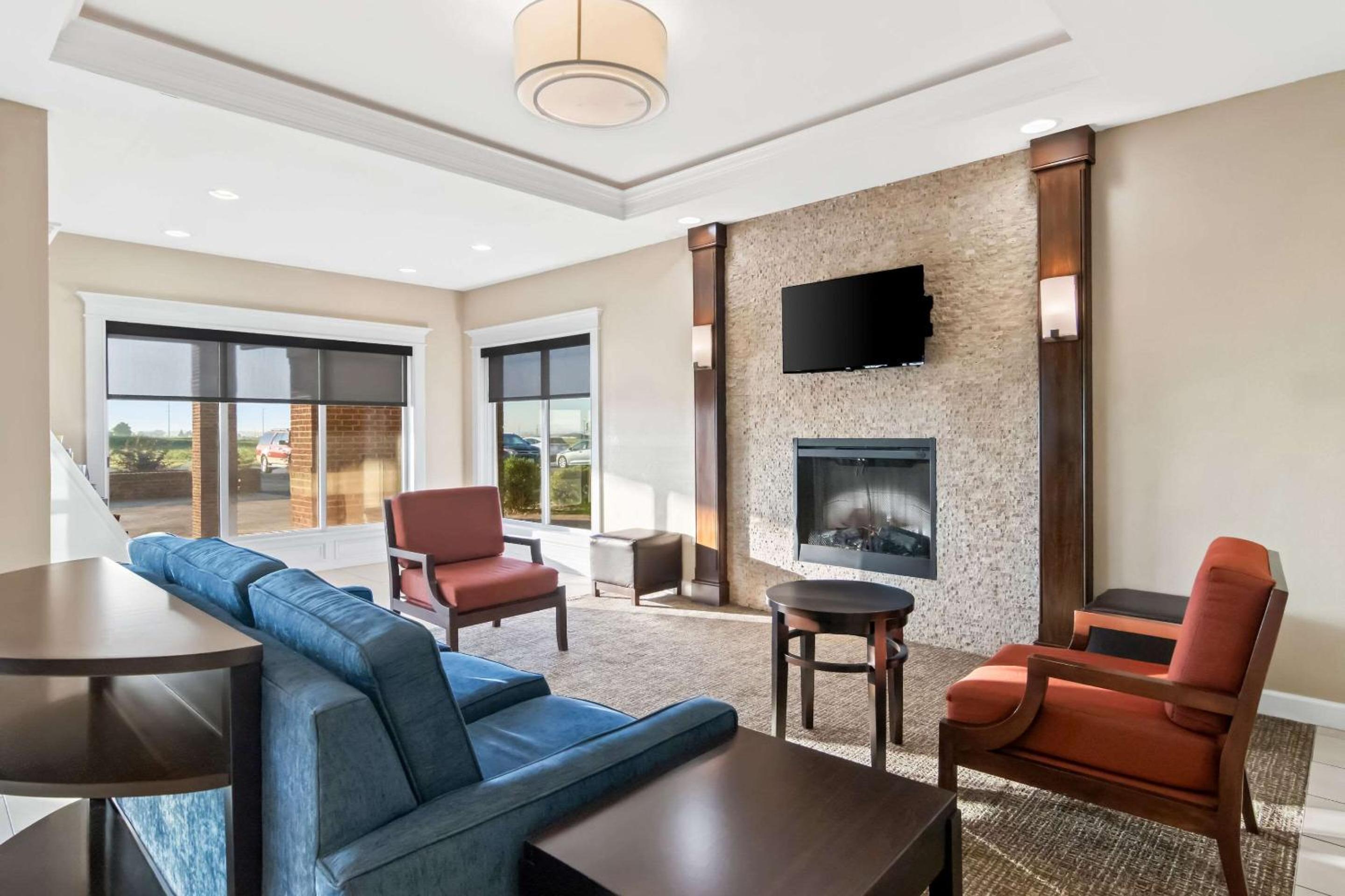 Comfort Inn Hebron-Lowell Area
