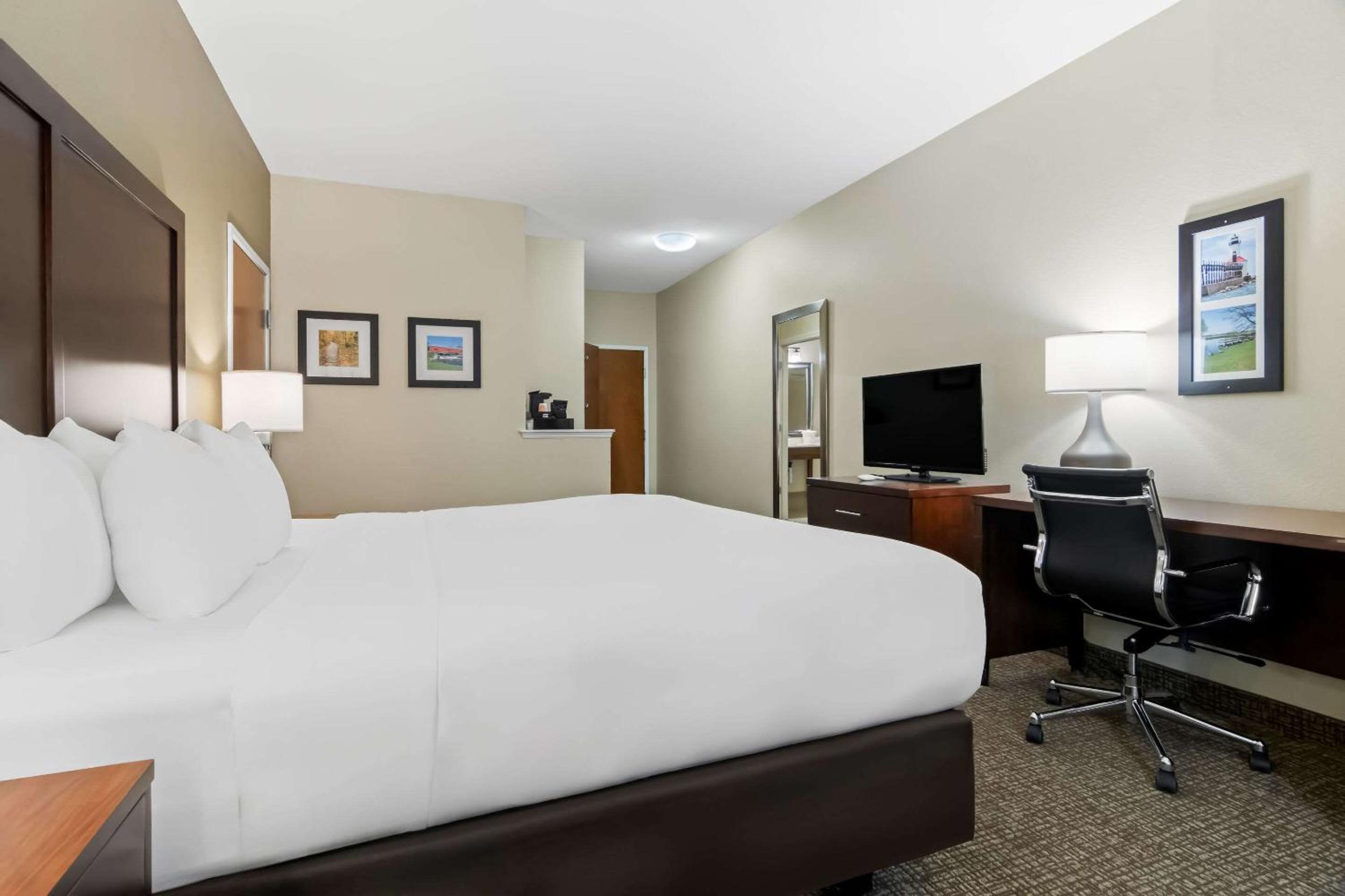 Comfort Inn Hebron-Lowell Area