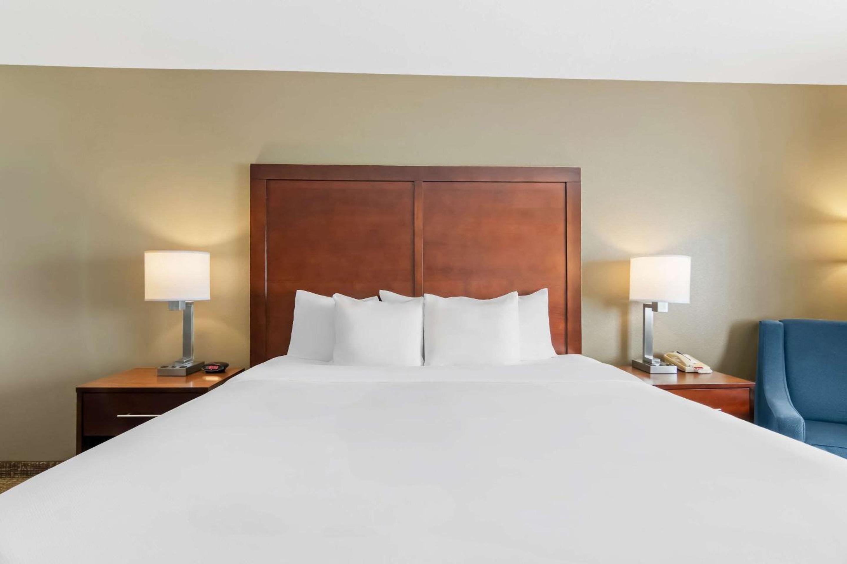 Comfort Inn Hebron-Lowell Area