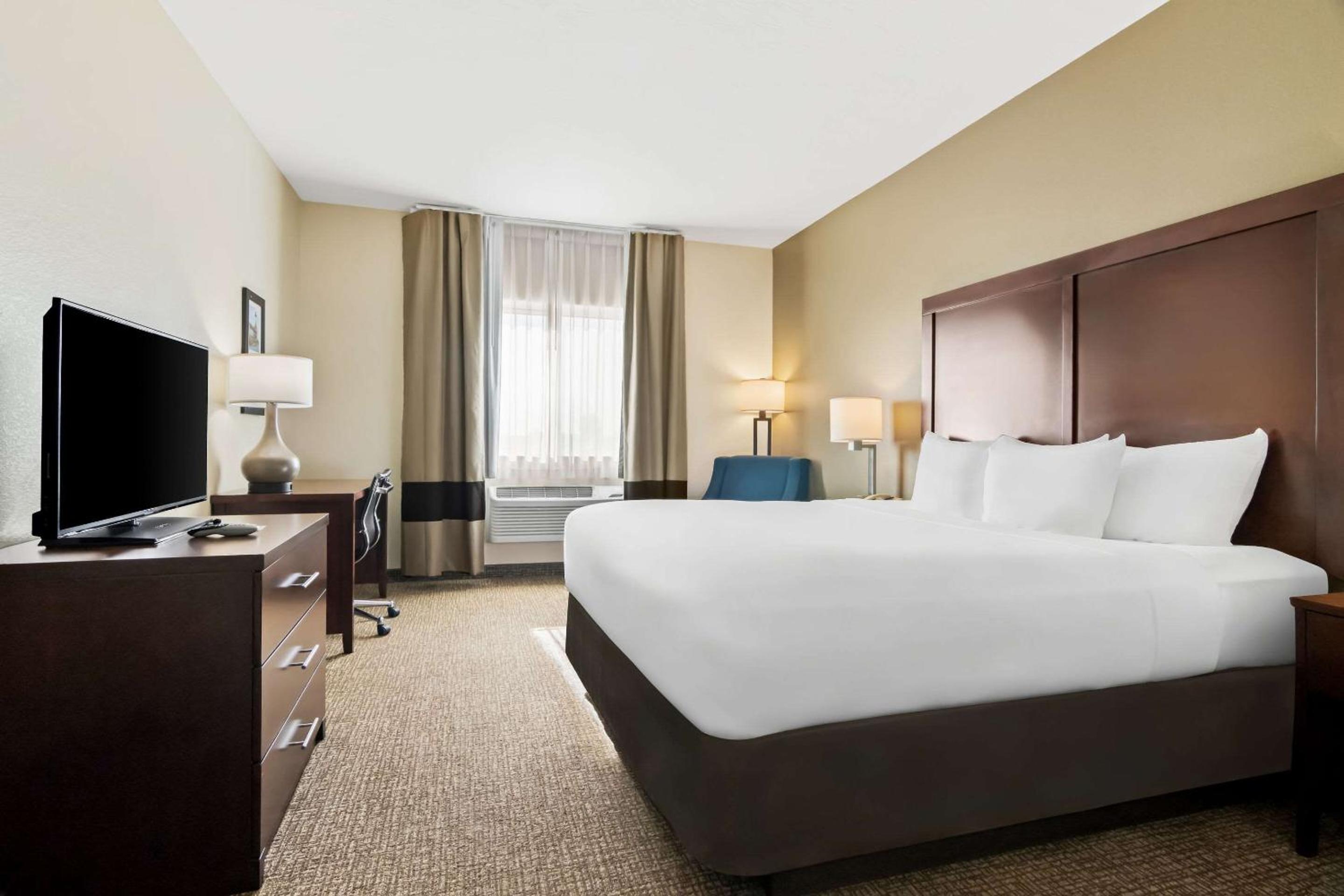 Comfort Inn Hebron-Lowell Area