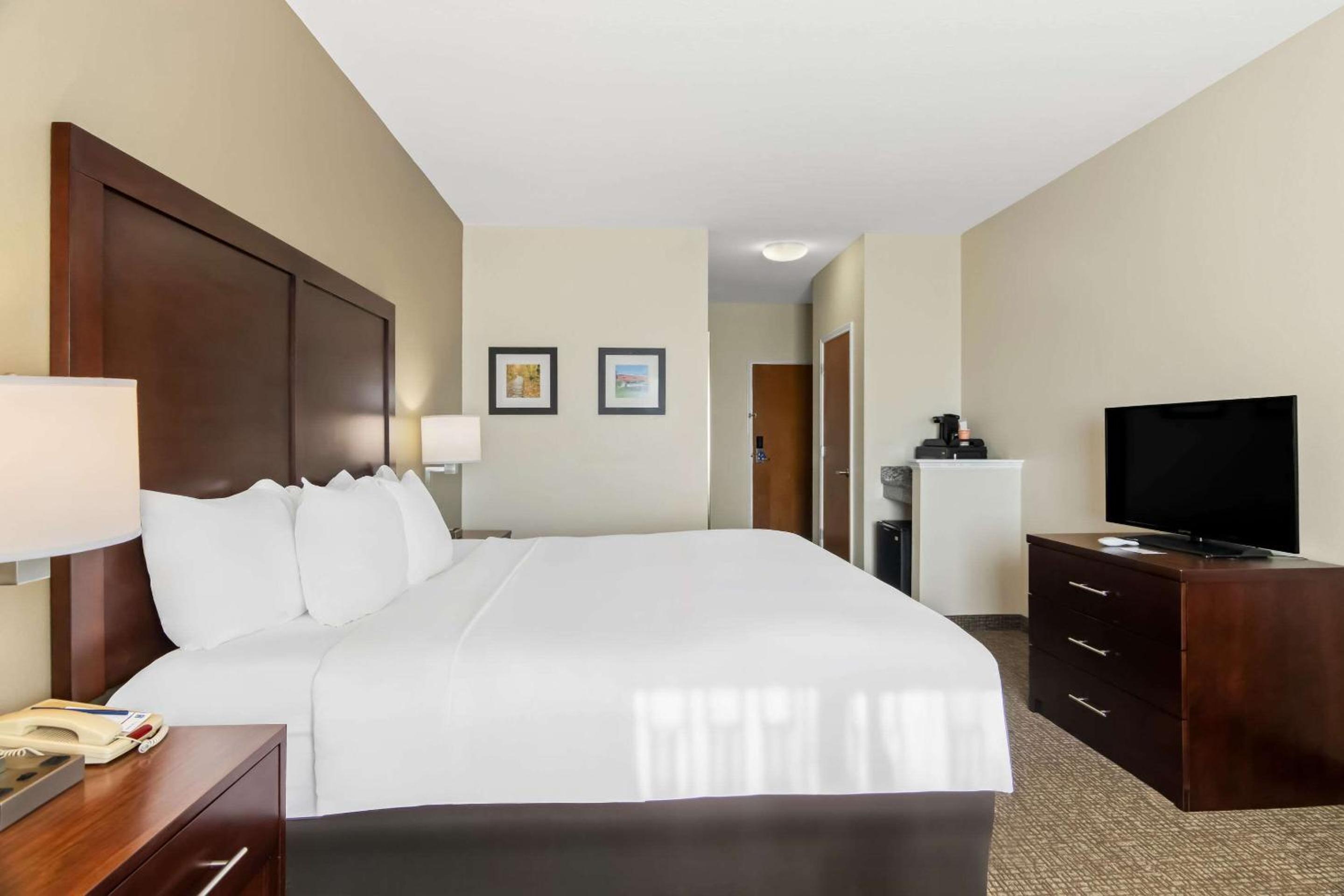 Comfort Inn Hebron-Lowell Area