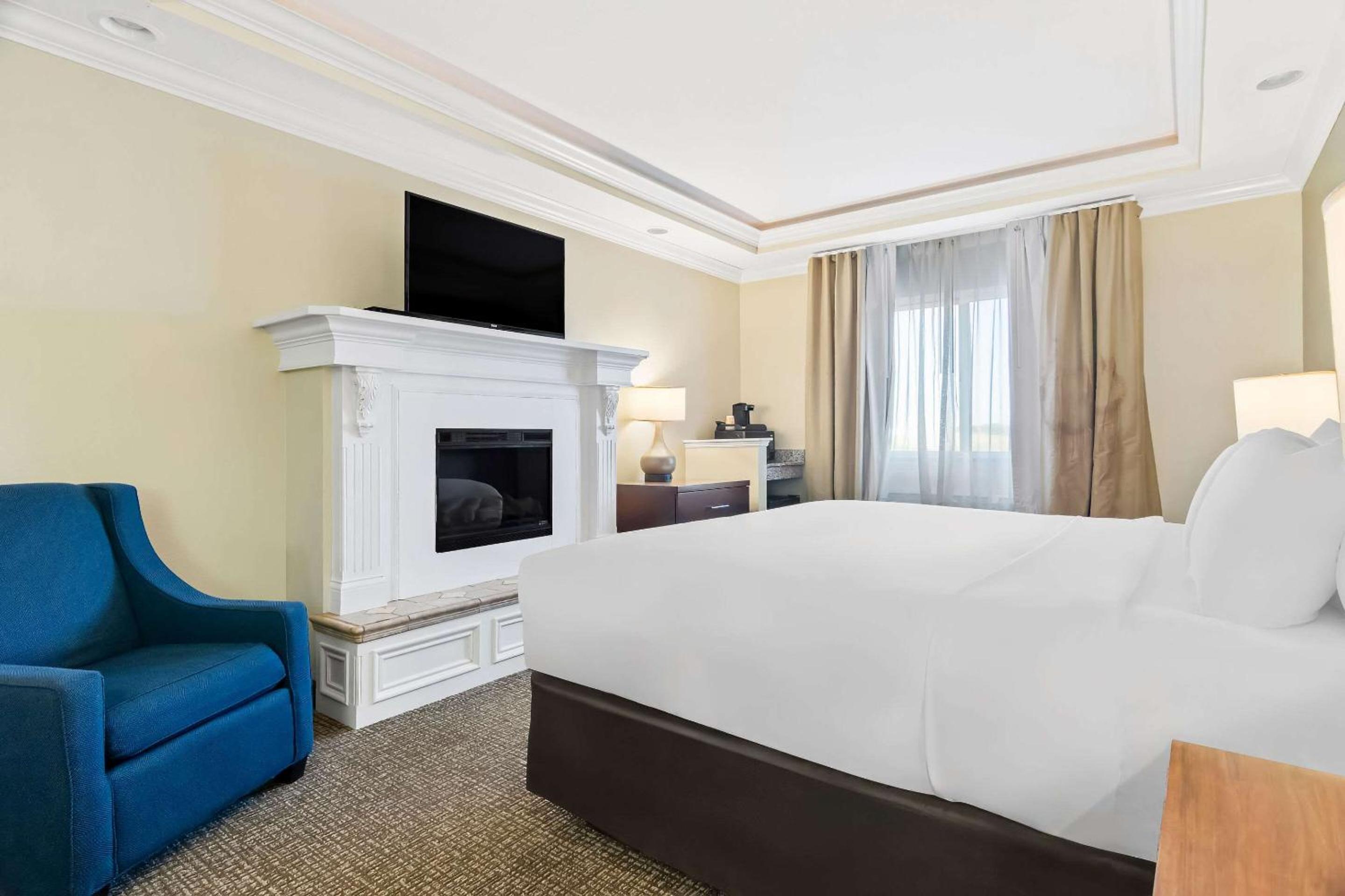 Comfort Inn Hebron-Lowell Area