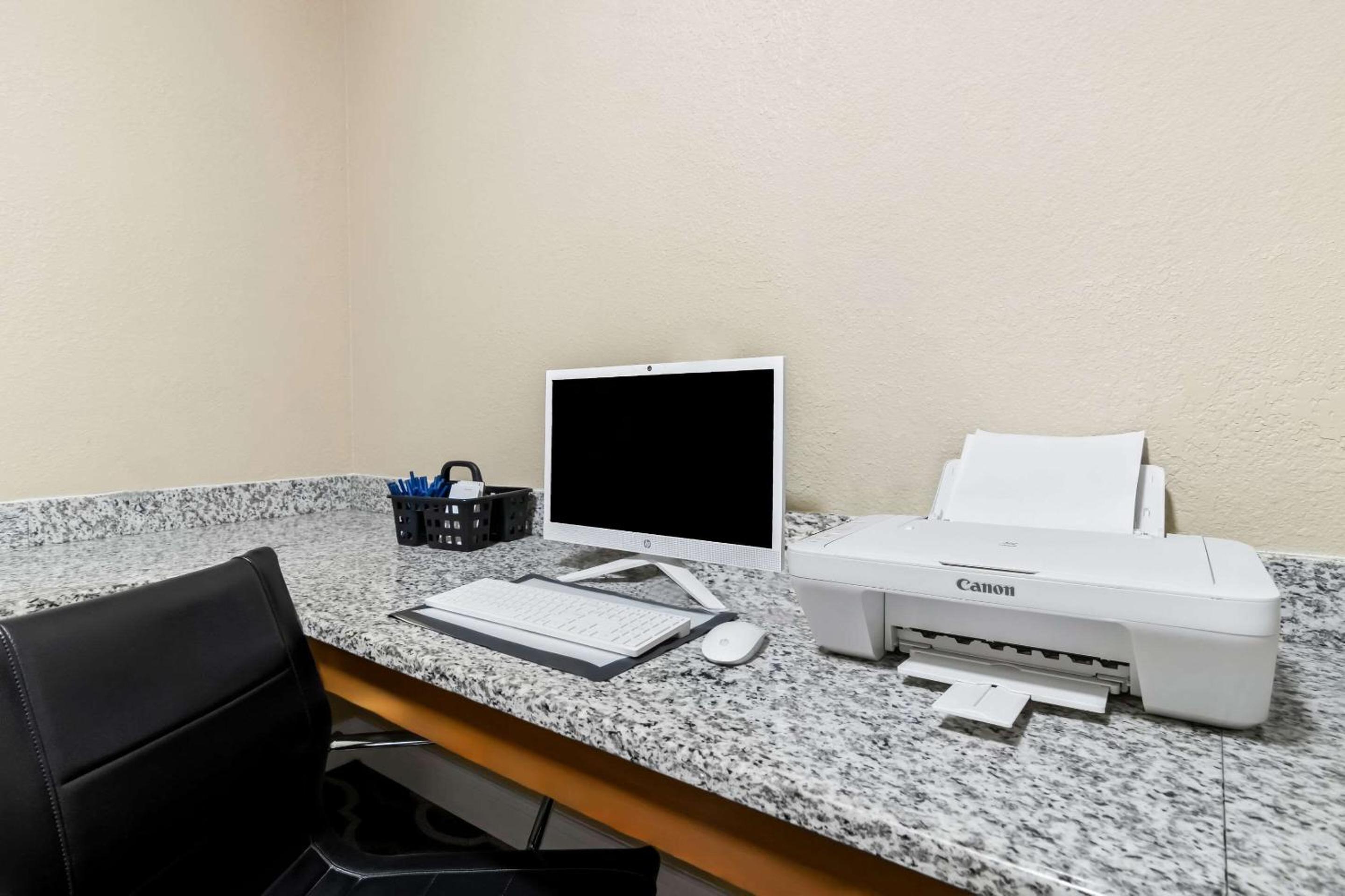 Comfort Inn Hebron-Lowell Area