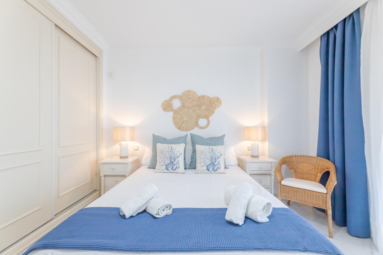 MARBELLA HOME RENTALS - Marina Banus, Puerto Banus, 2BR Best location, pool & parking view 3