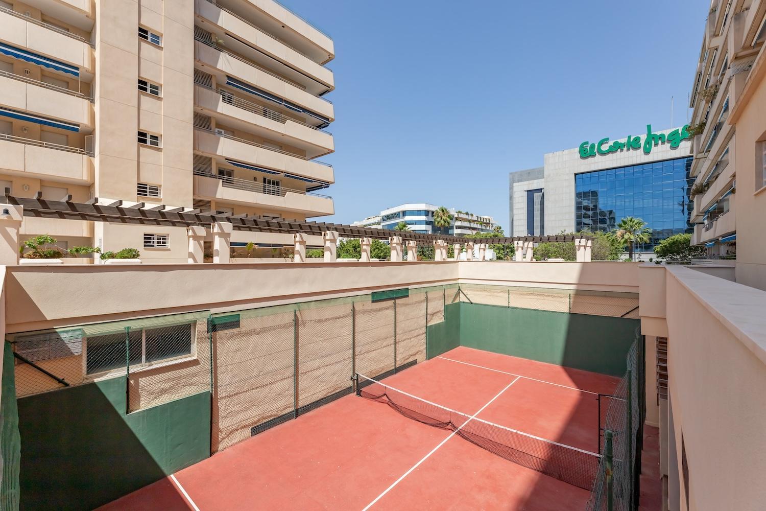 MARBELLA HOME RENTALS - Marina Banus, Puerto Banus, 2BR Best location, pool & parking view 4