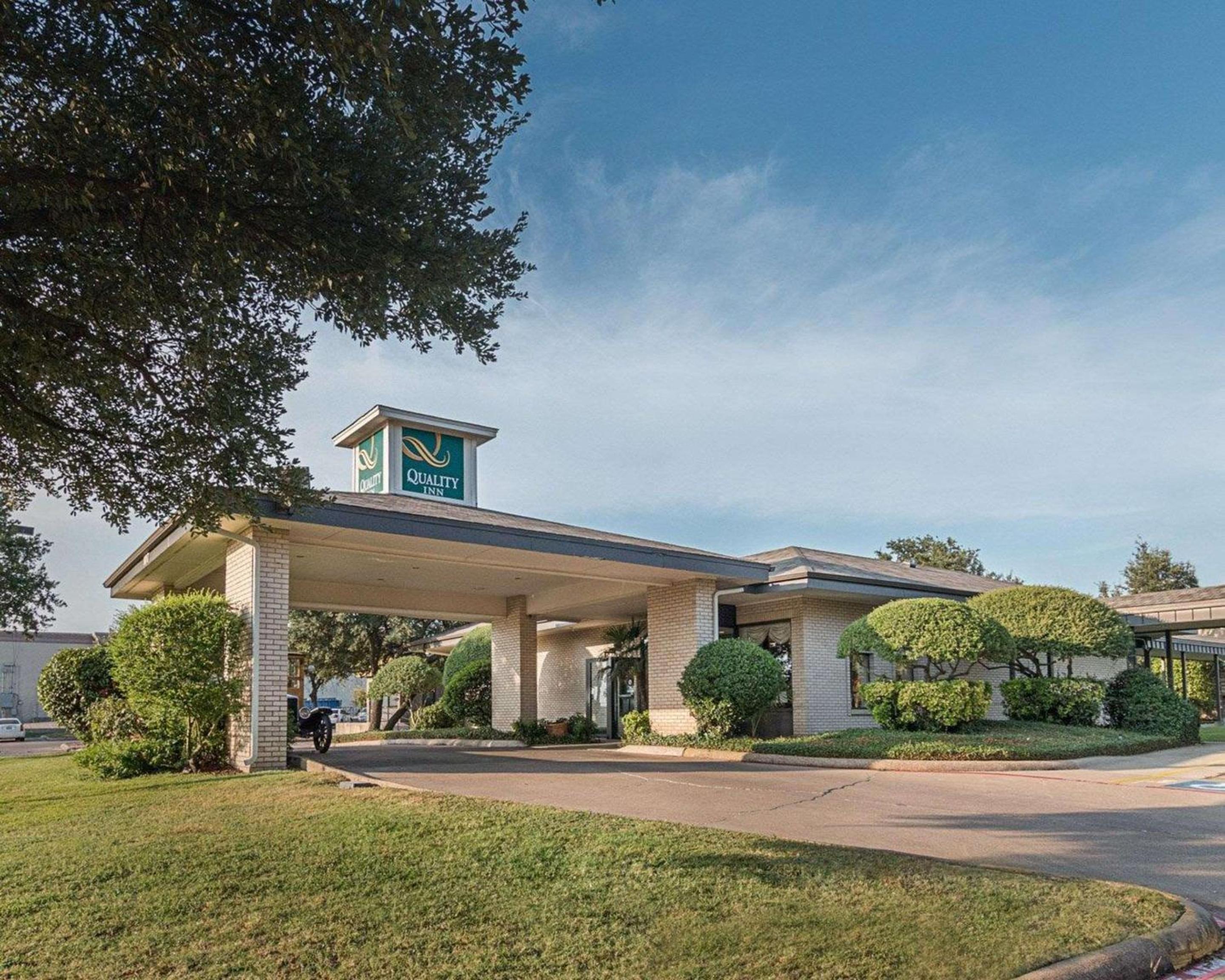 Corsicana Vacations - Quality Inn - Property Image 5