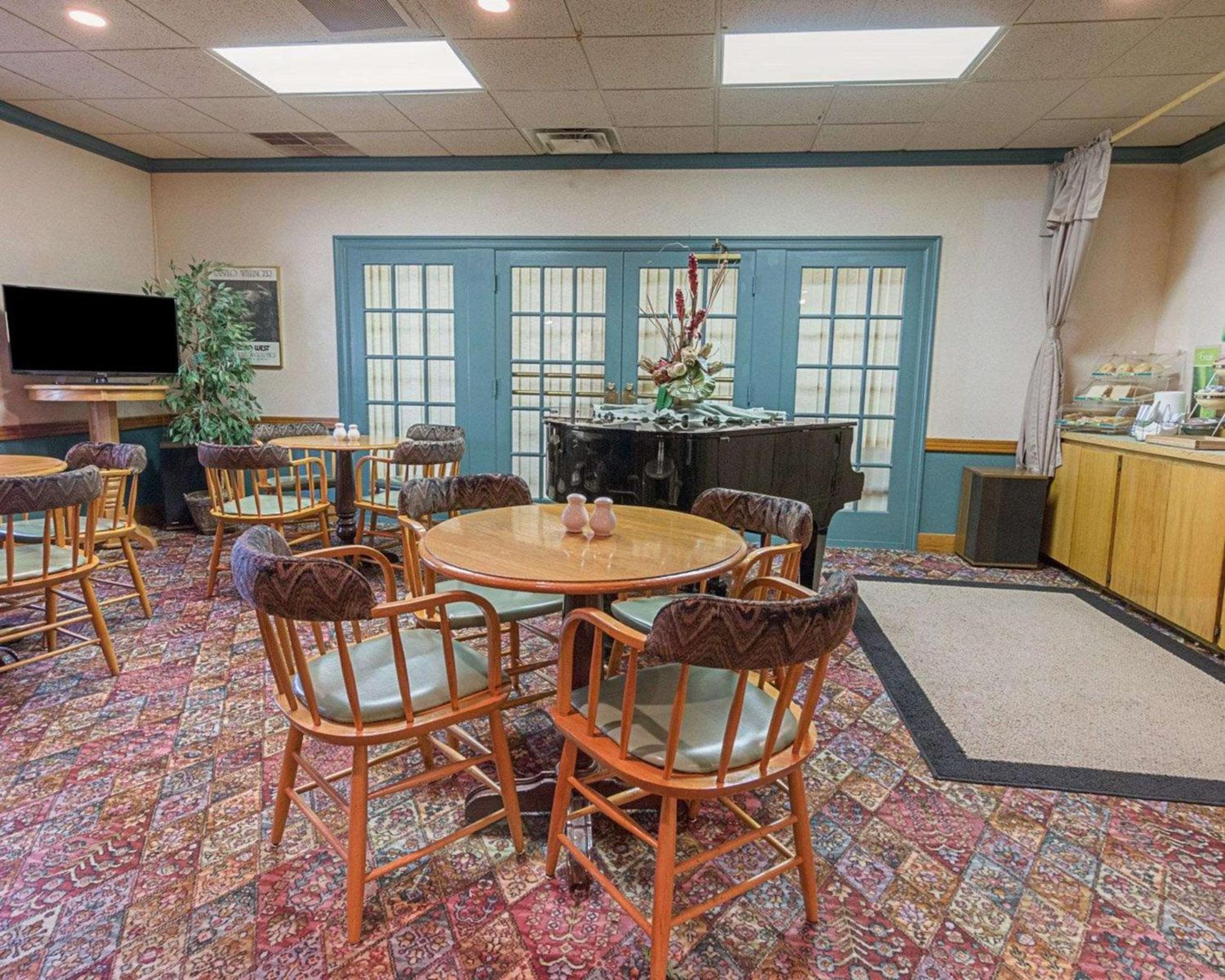 Ennis Vacations - Quality Inn - Property Image 3