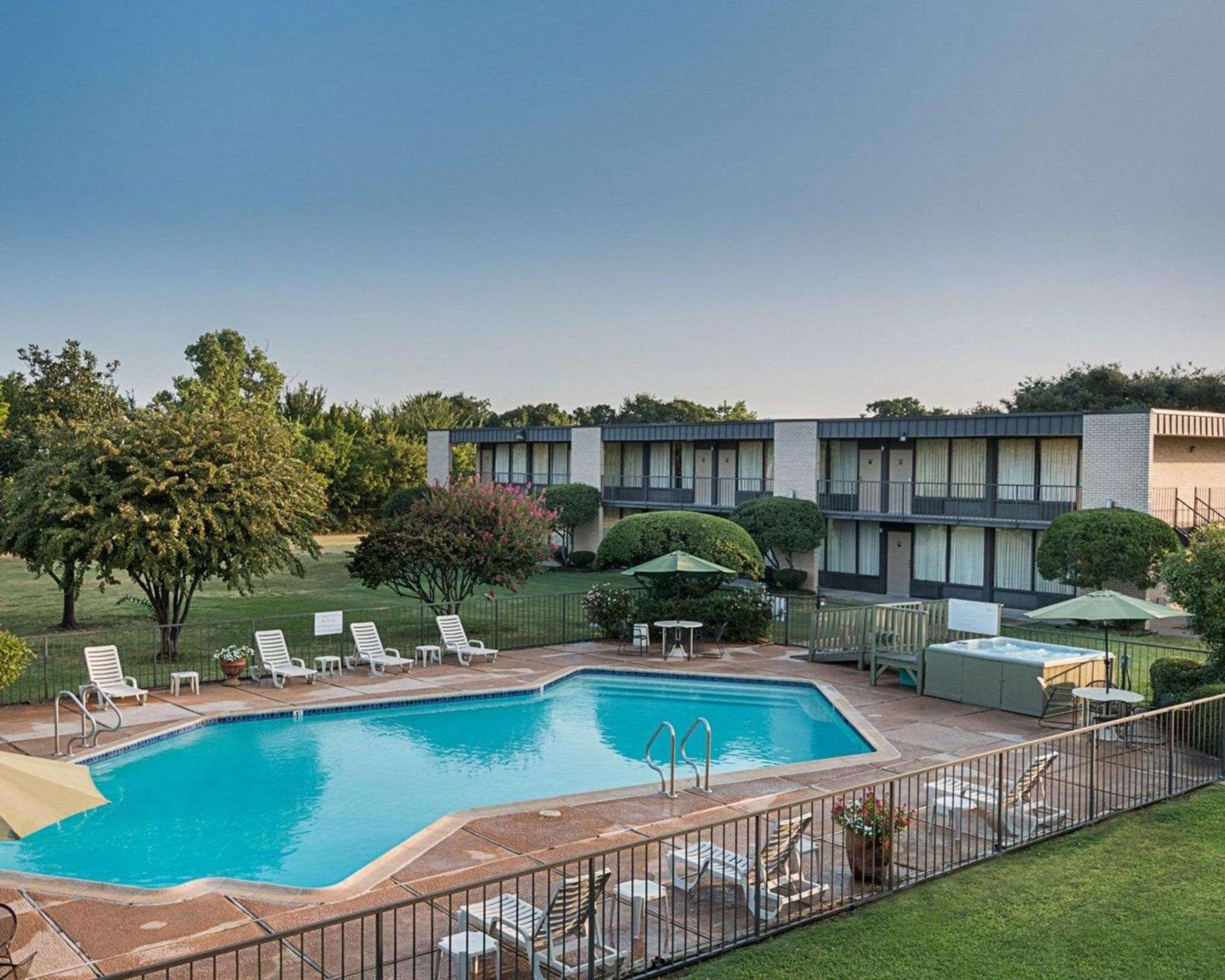 Ennis Vacations - Quality Inn - Property Image 4