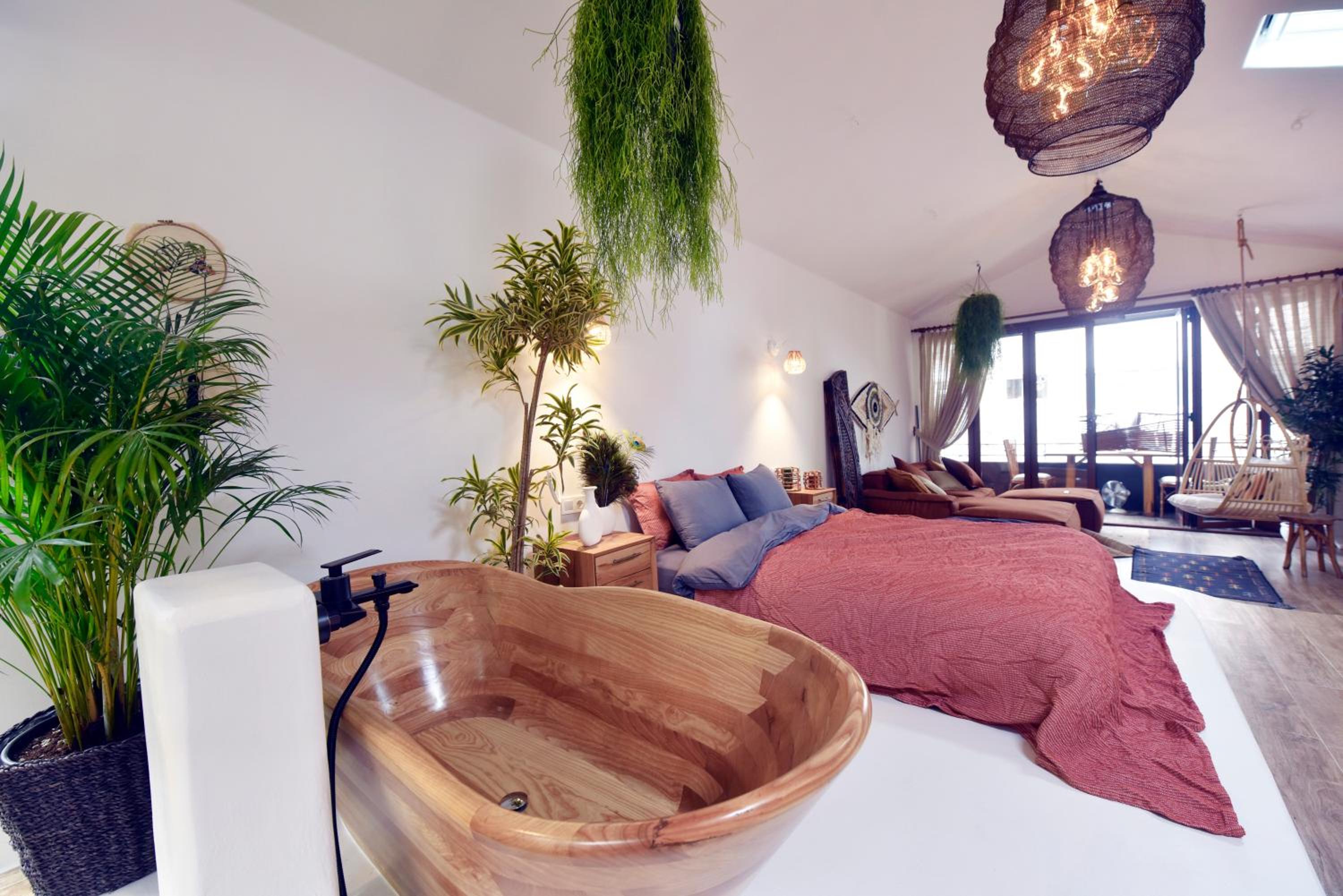 Boheme House with Bathtub & Terrace