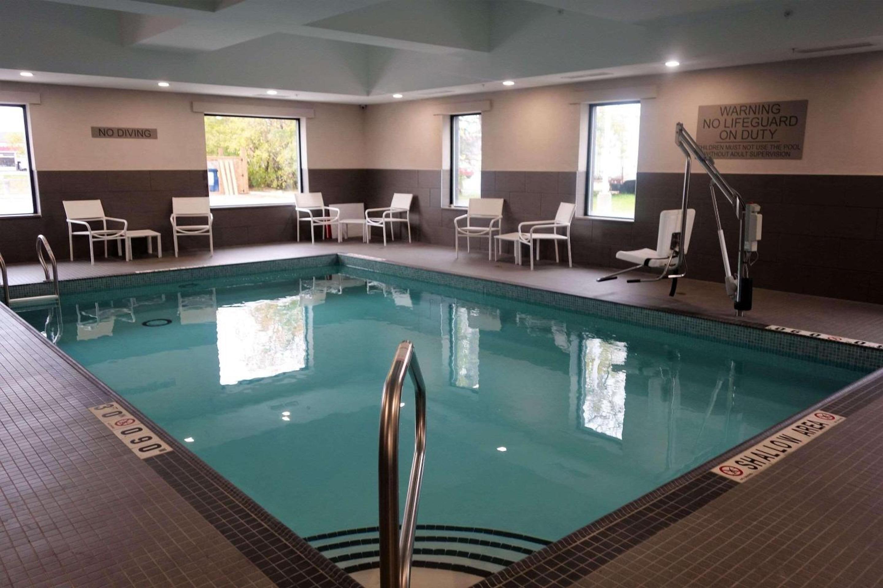Belleville Vacations - Country Inn  Suites by Radisson, Belleville, ON - Property Image 2