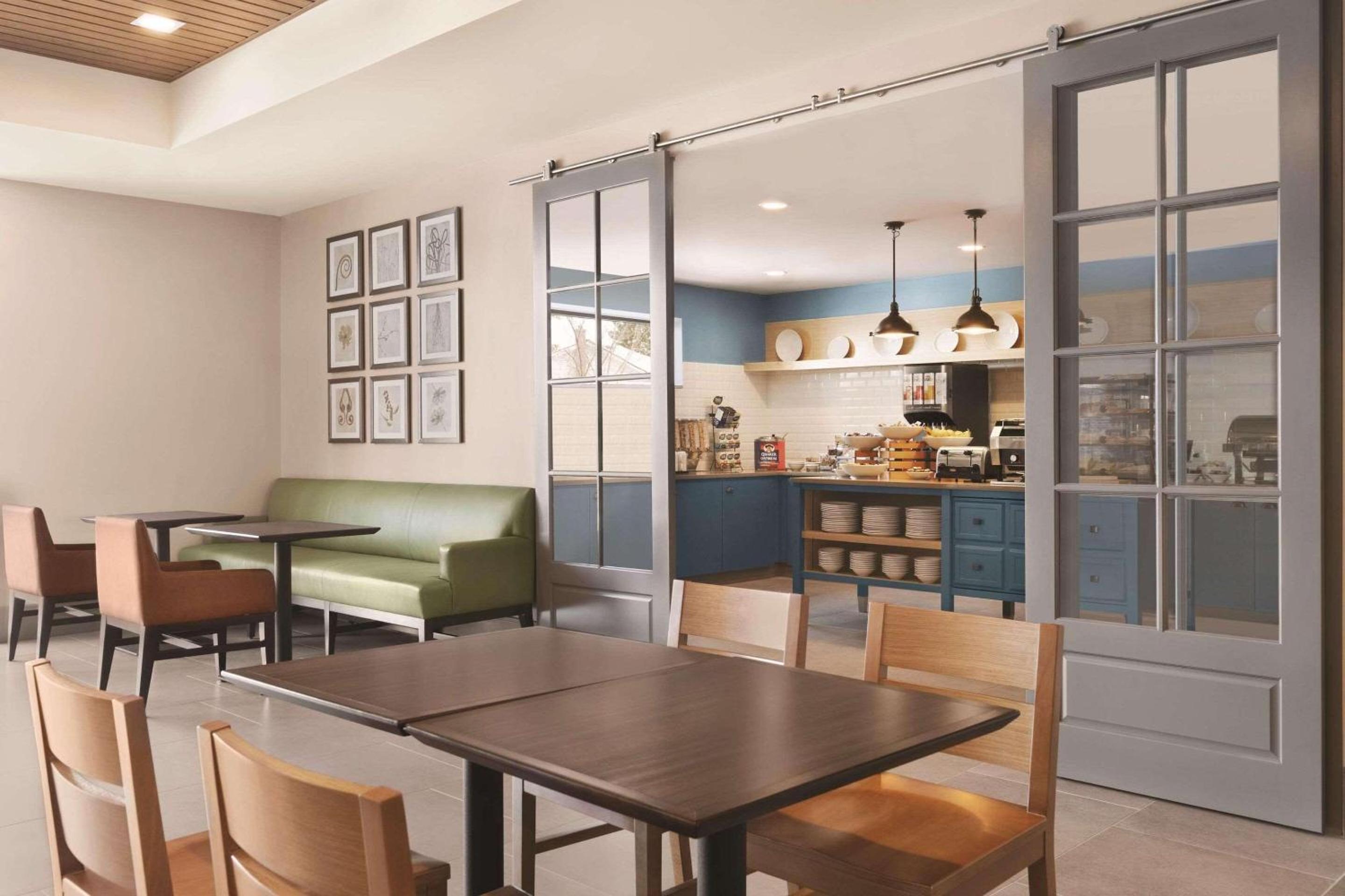 Belleville Vacations - Country Inn  Suites by Radisson, Belleville, ON - Property Image 9