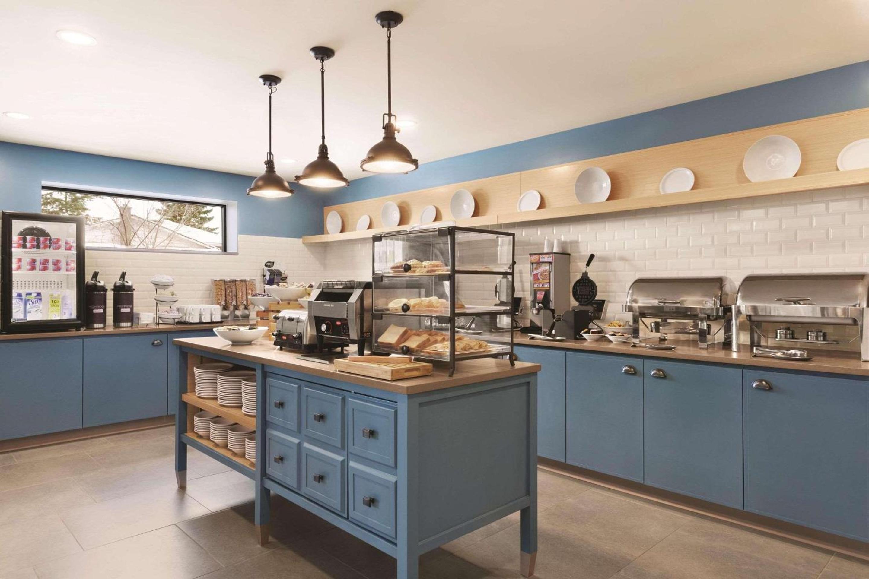 Belleville Vacations - Country Inn  Suites by Radisson, Belleville, ON - Property Image 10