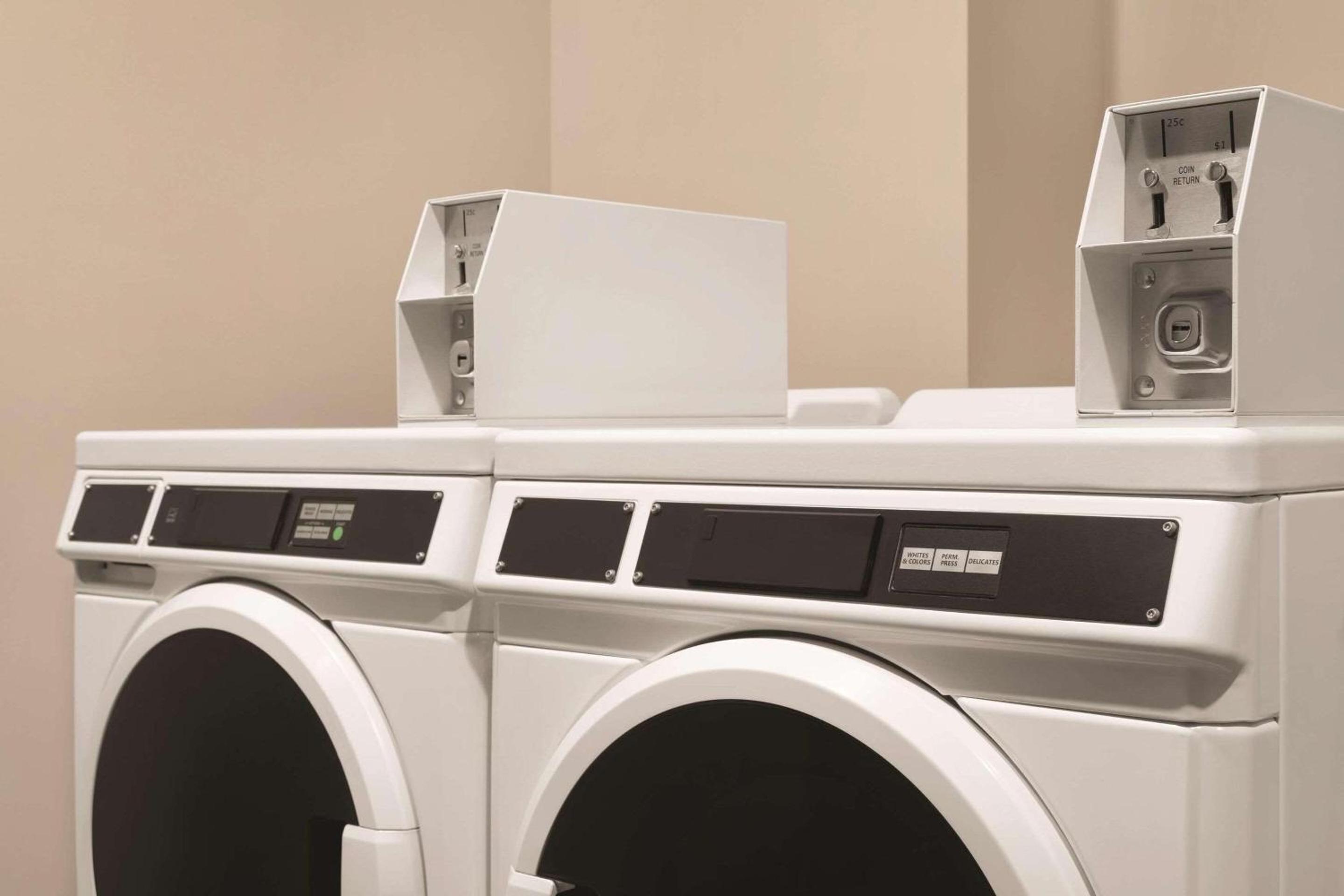 Belleville Vacations - Country Inn  Suites by Radisson, Belleville, ON - Property Image 11