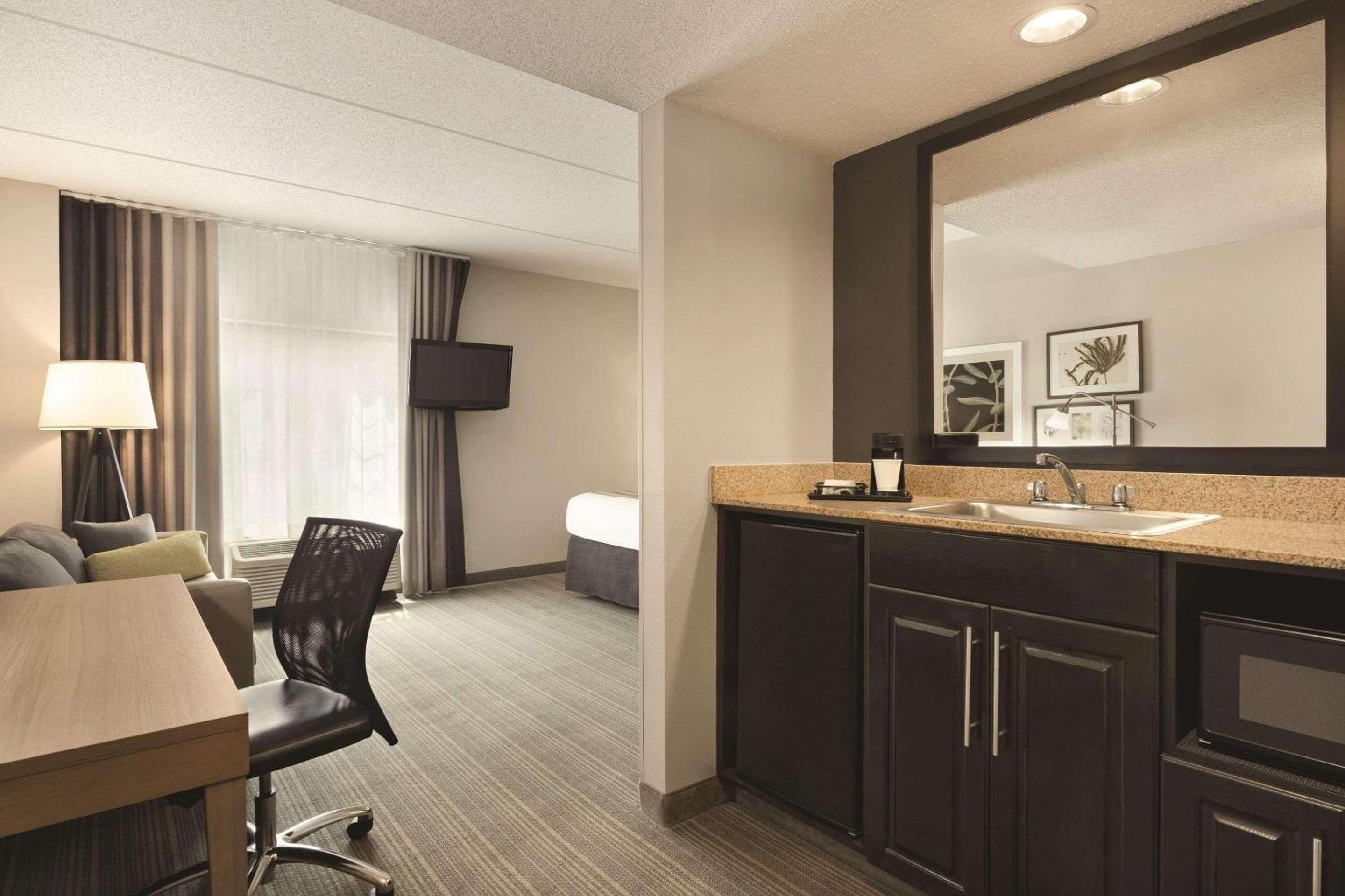 Country Inn Suites by Radisson Raleigh-Durham Airport NC - Property Image 37