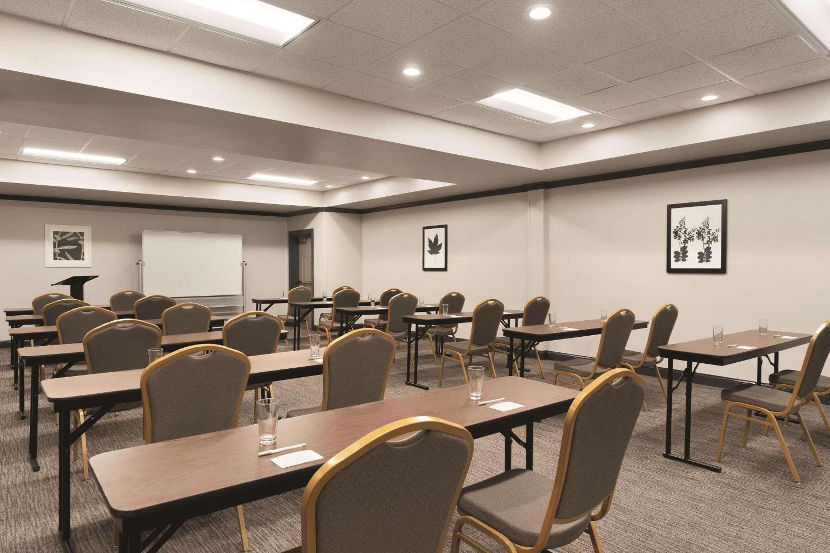 Country Inn  Suites by Radisson Raleigh-Durham Airport NC - Property Image 10