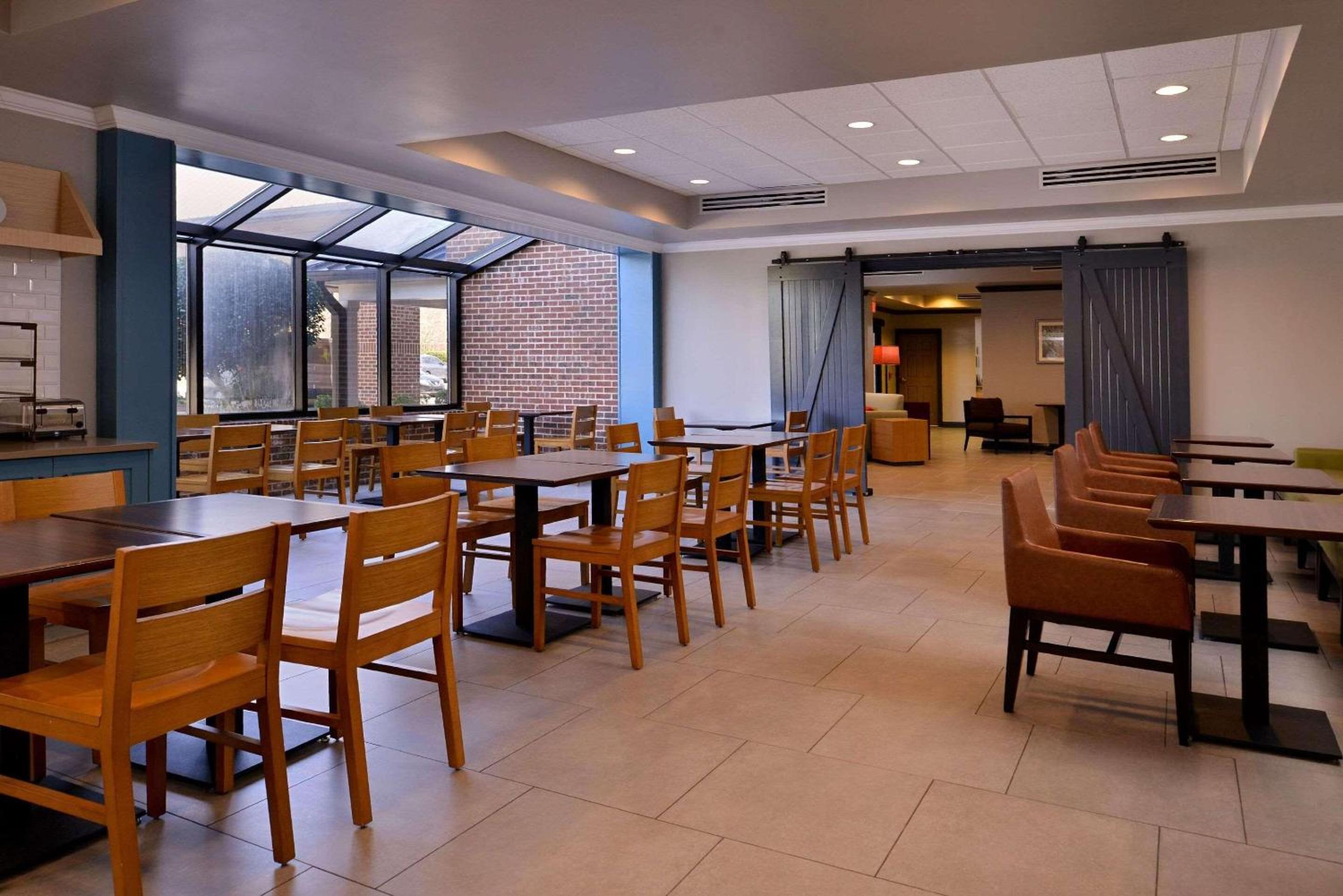 Country Inn  Suites by Radisson Raleigh-Durham Airport NC - Property Image 12