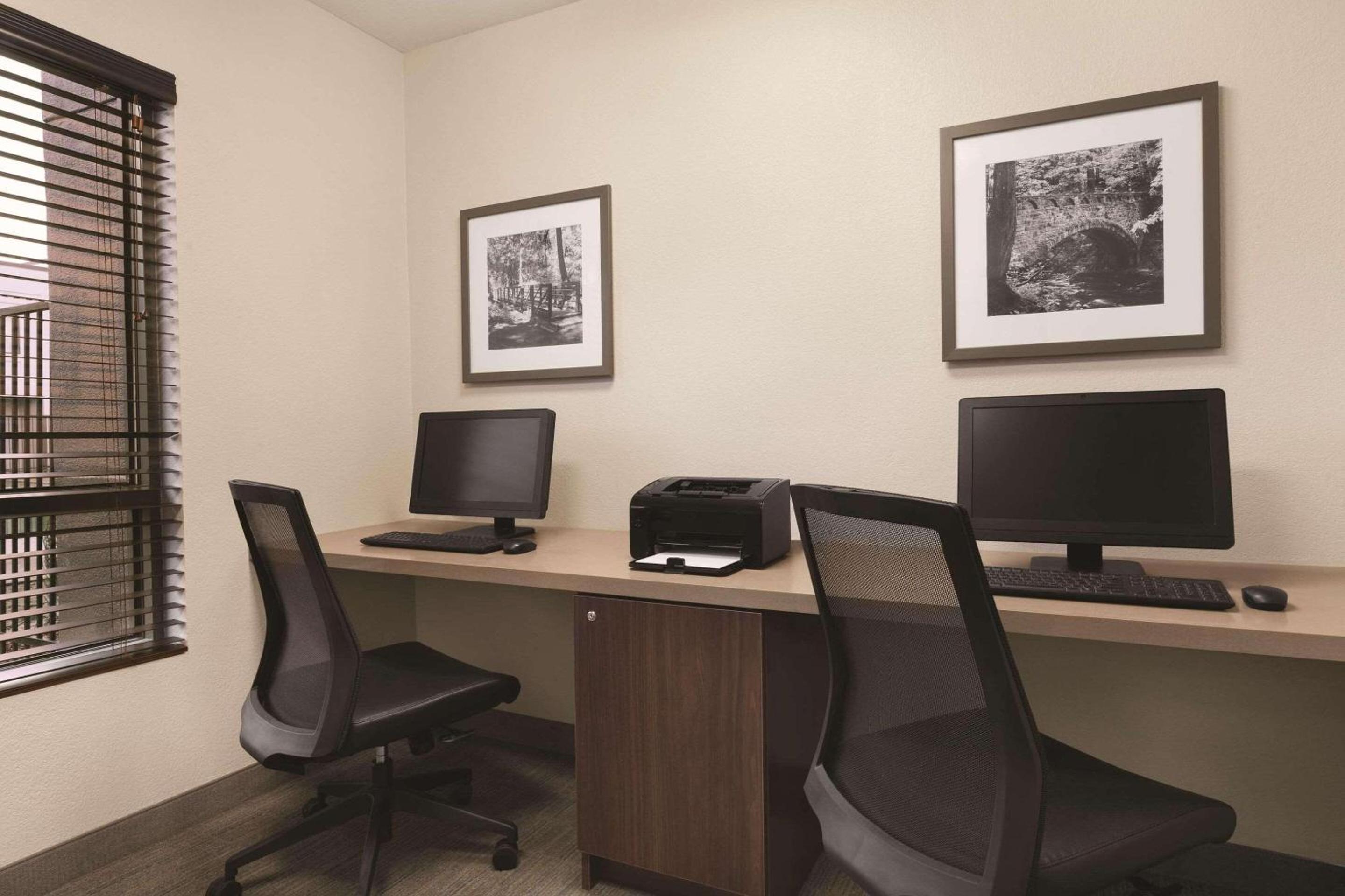 Country Inn  Suites by Radisson, Seattle-Bothell, WA - Property Image 1