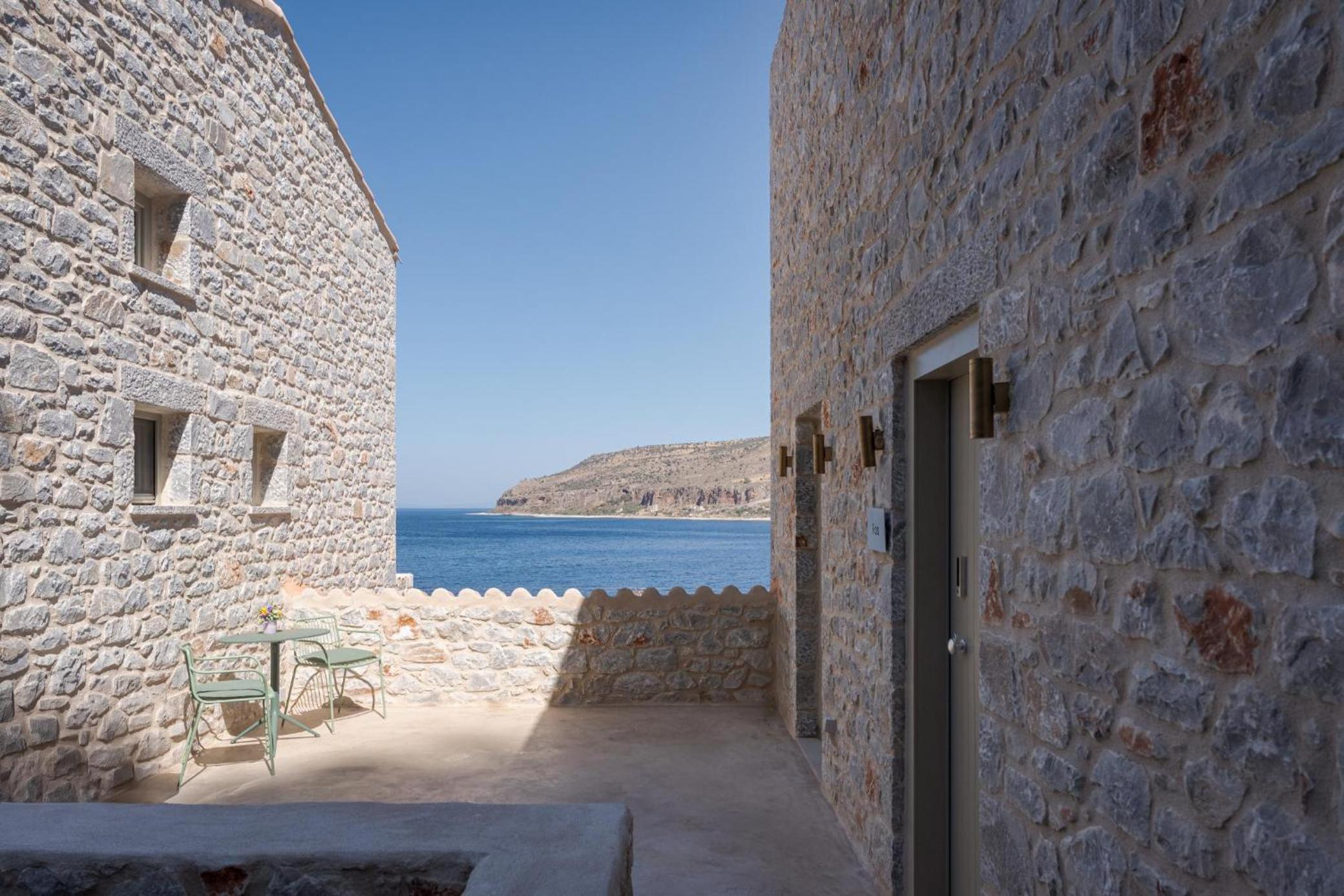 Yerma Suites Limeni view 4