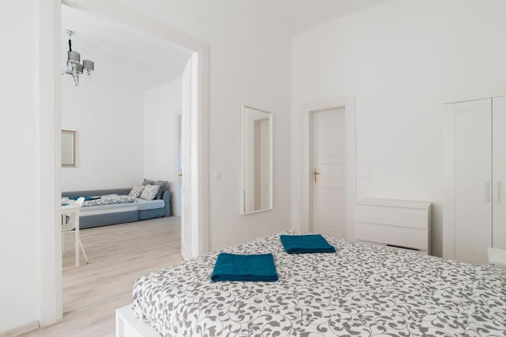 New ultra-central design apartment view 4