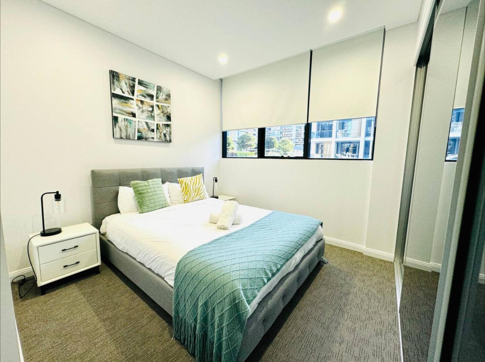 Olympic Park 3 Bedroom condo with Parking Pool Gym