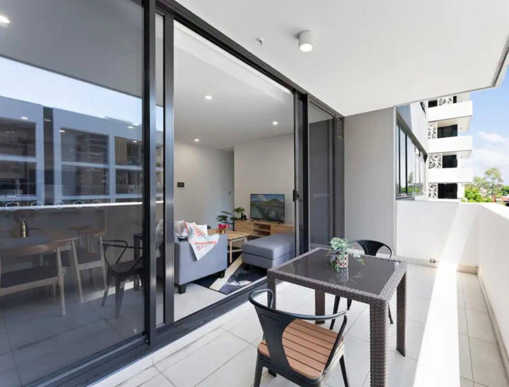 Olympic Park 3 Bedroom condo with Parking Pool Gym