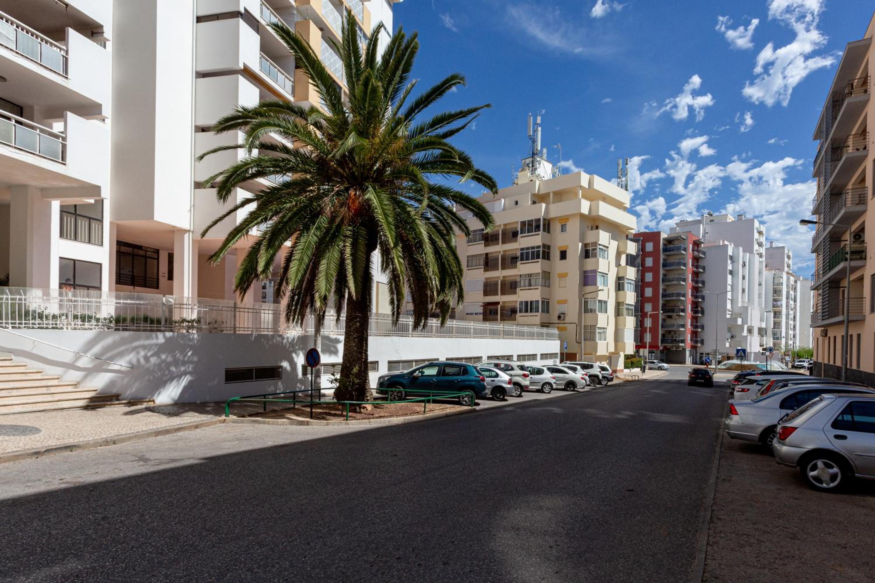 Highview Terrace 1BR, 300m to Beach by Host For Us