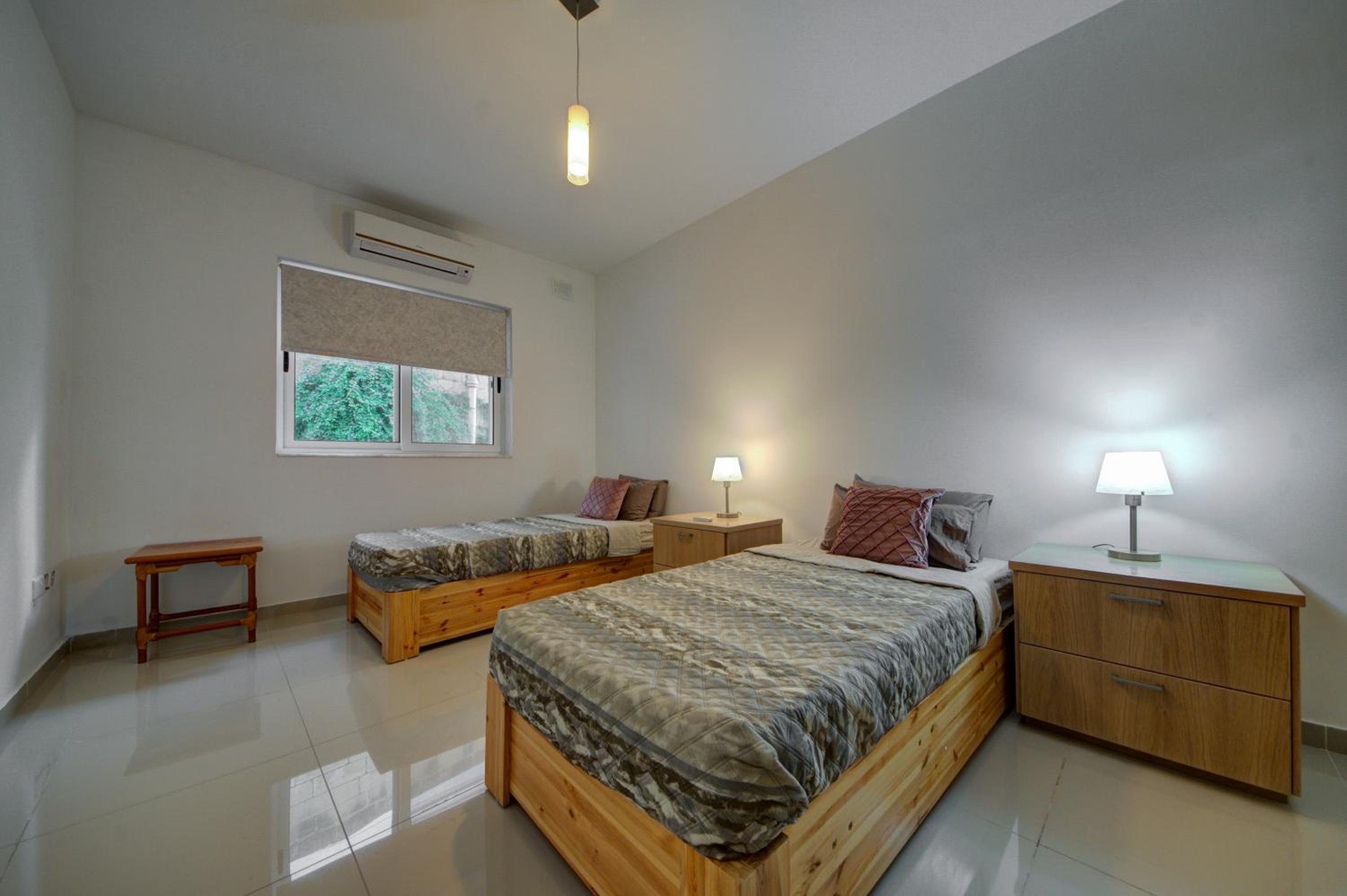 Modern 2BR home with balcony & WIFI in St Julians by 360 Estates photo 4