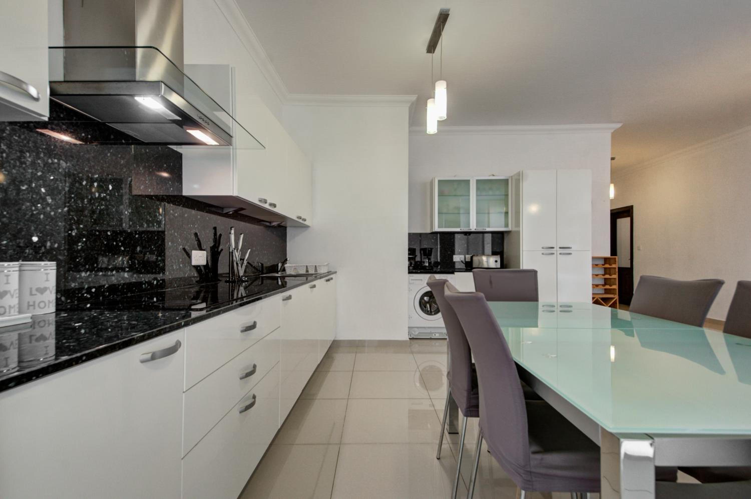 Modern 2BR home with balcony & WIFI in St Julians by 360 Estates photo 2