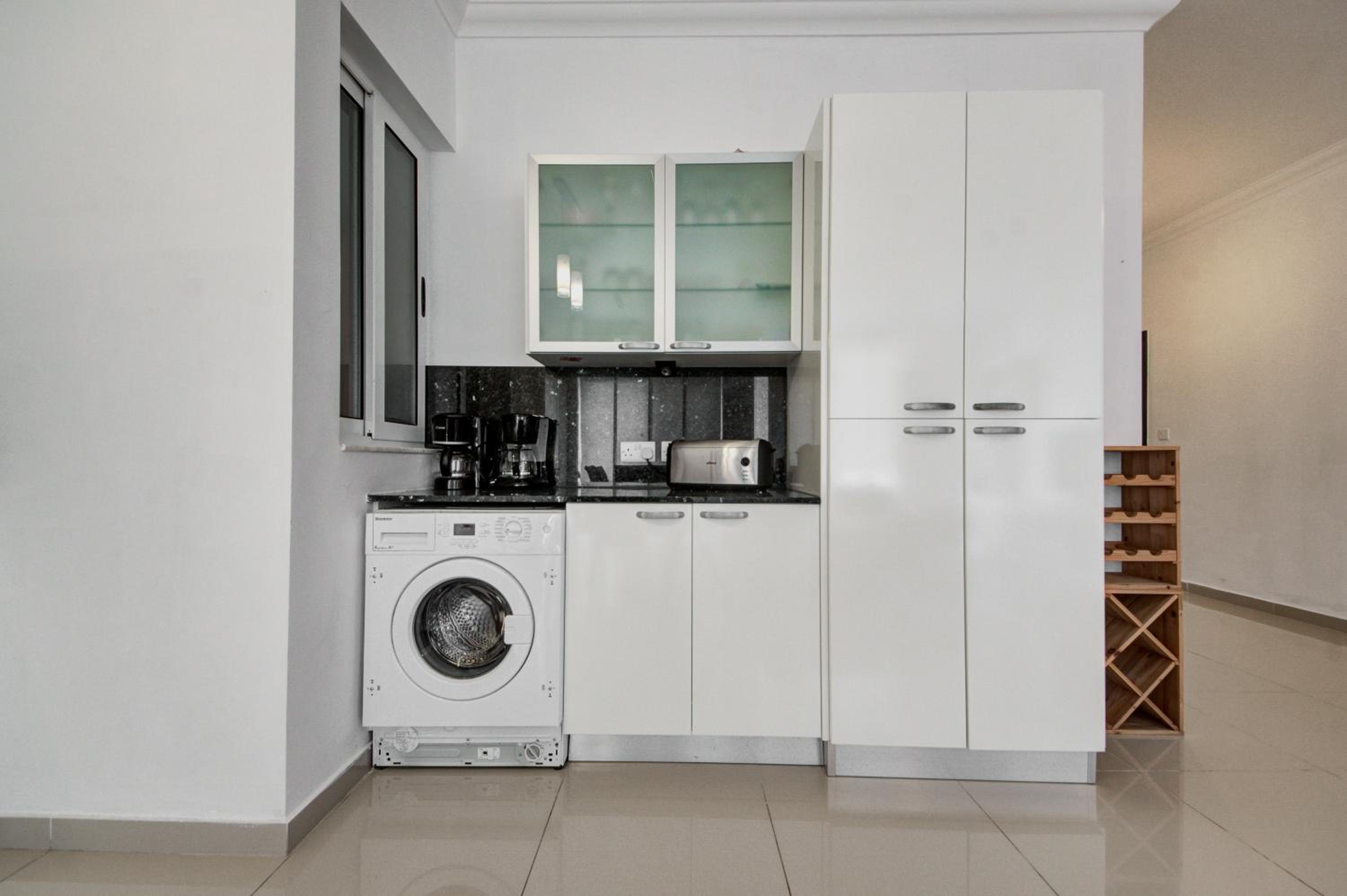 Modern 2BR home with balcony & WIFI in St Julians by 360 Estates photo 5