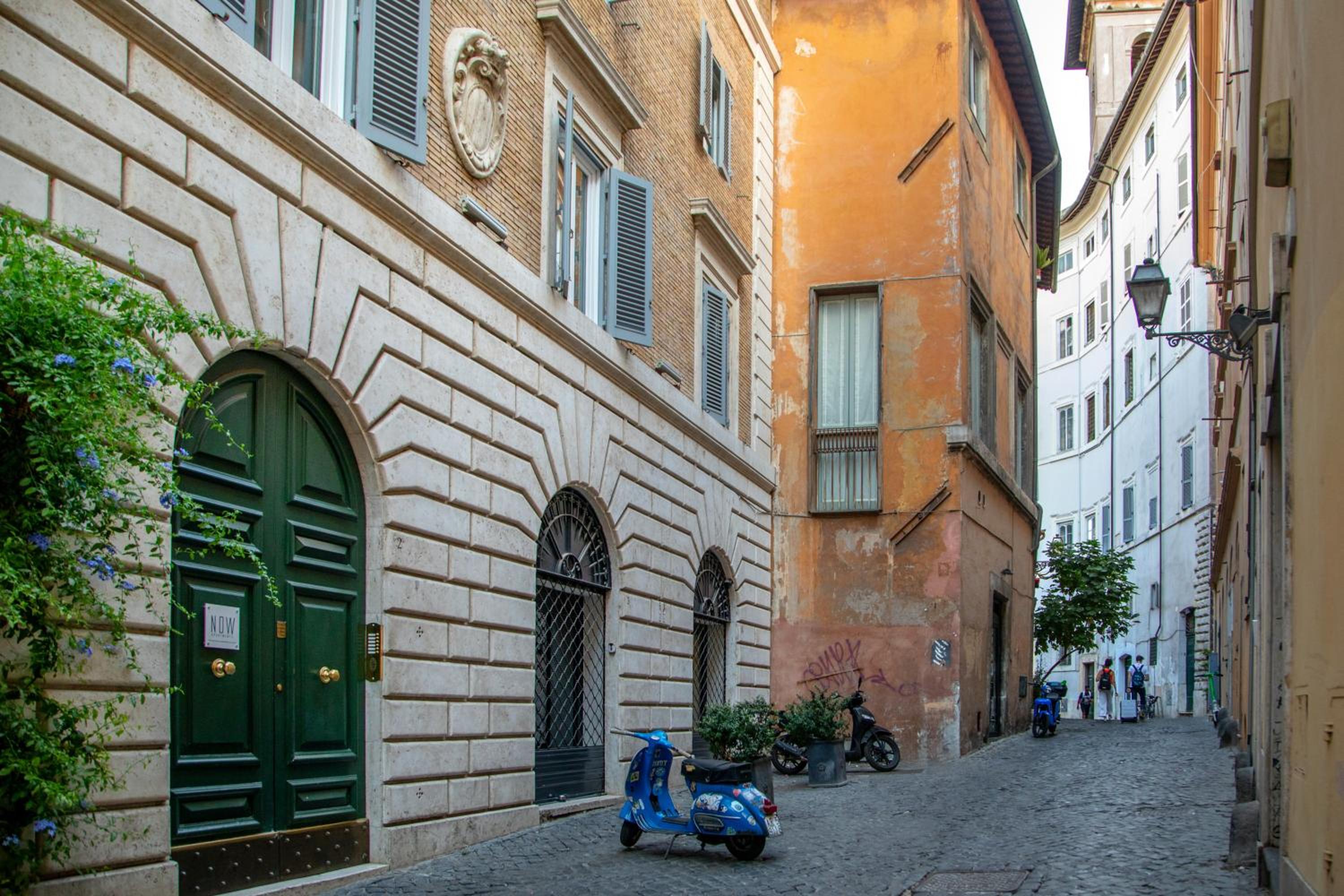The Right Place 4U Navona Luxury Rooms
